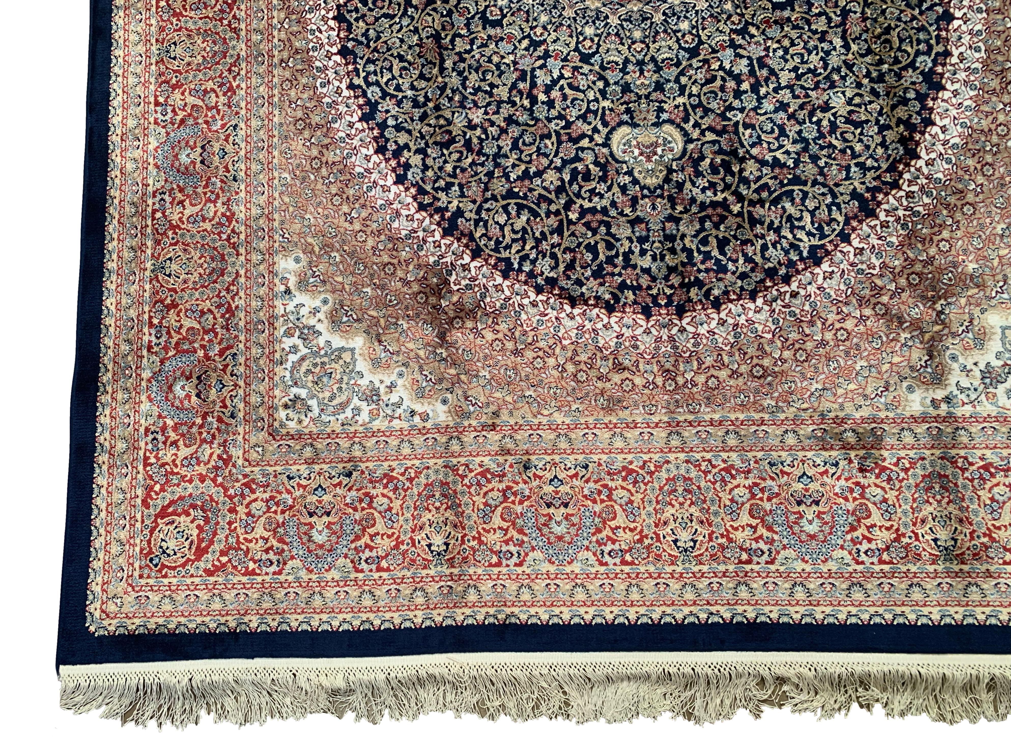 Türkischer Teppich aus reiner Seide, Navy, 1000 KPSI (21. Jahrhundert und zeitgenössisch) im Angebot