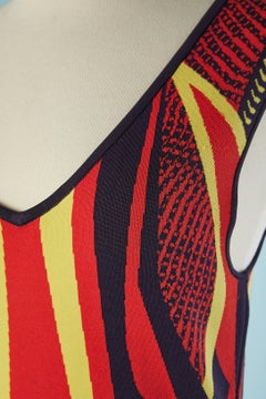 Robe en maille de rayonne jacquard bleu marine, rouge et jaune, collection Versace