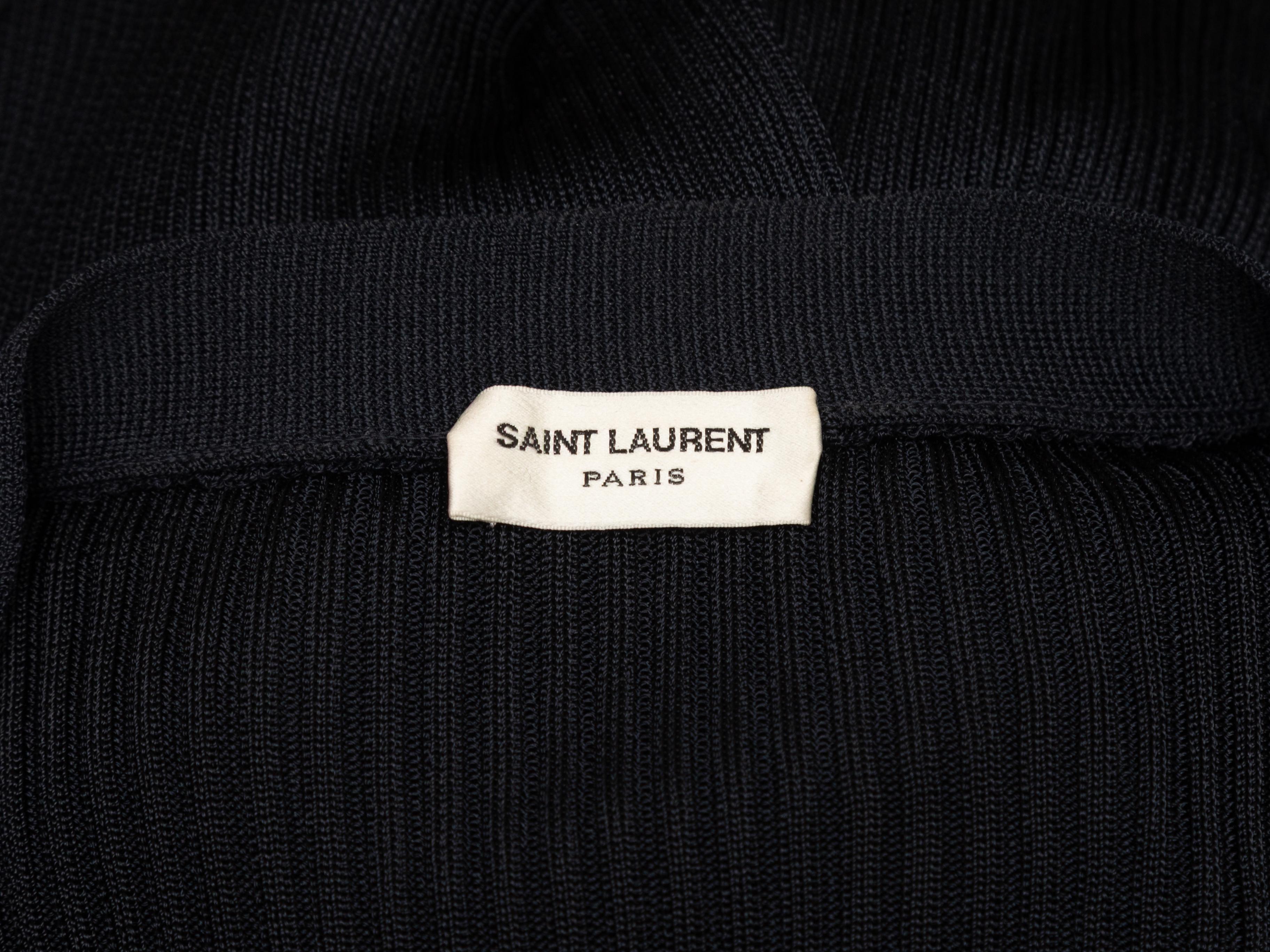  Robe longue à manches longues en tricot côtelé marine, Saint Laurent. Col en V. Fermeture par boutons au centre du devant. Taille 34