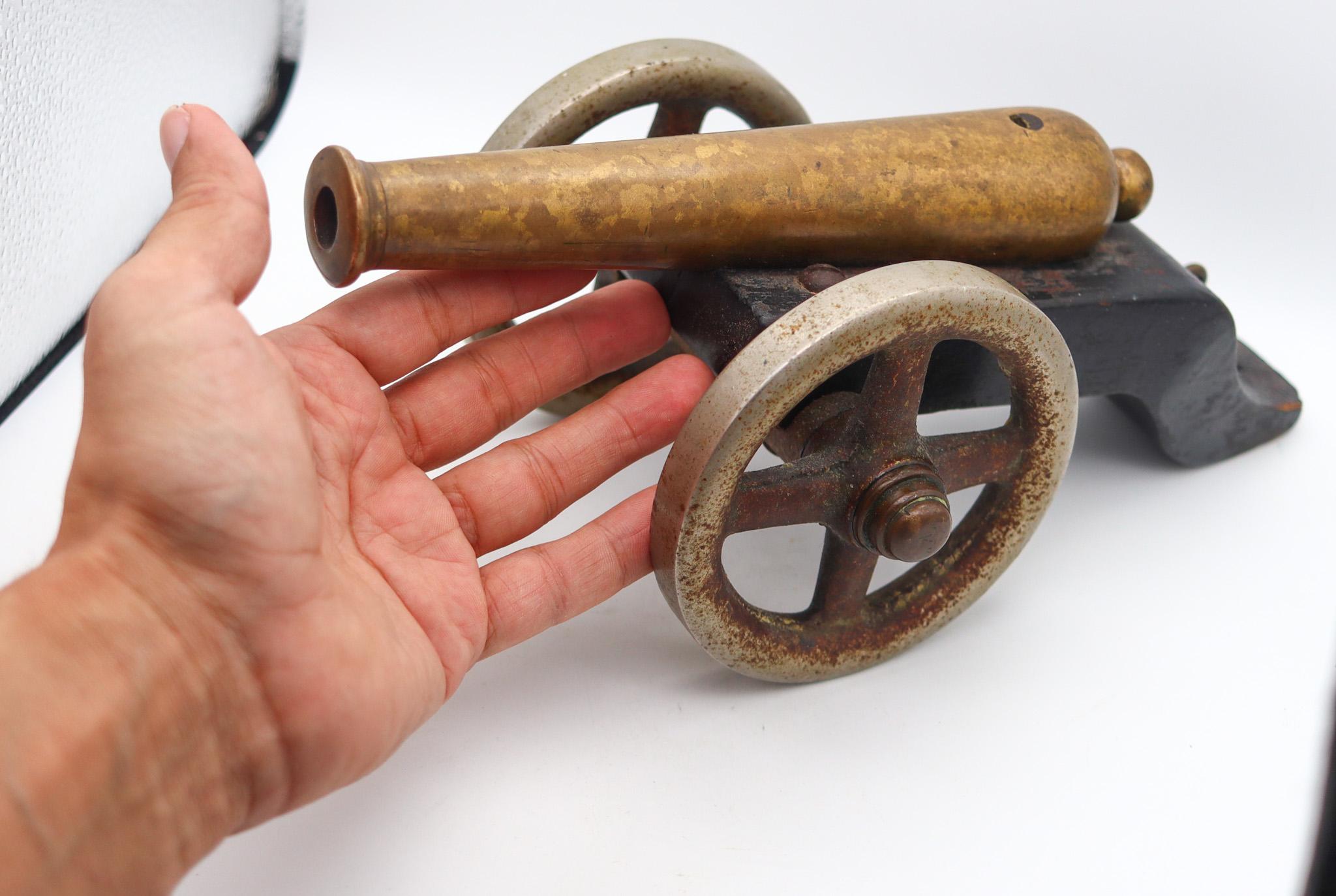 Navy Signal Cannon 18th / 19th Century European Brass Barrel And Wood Carriage In Good Condition For Sale In Miami, FL