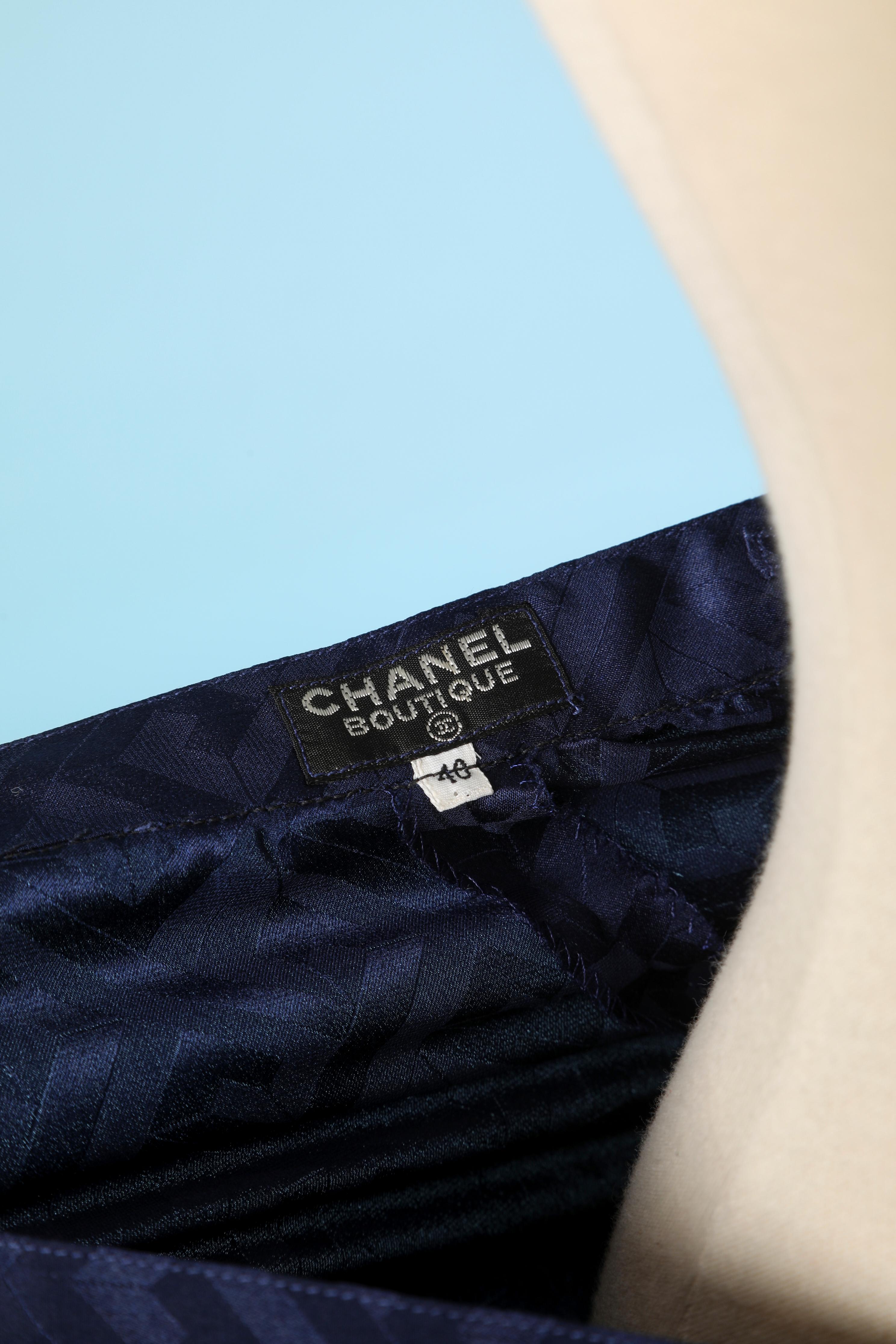 Marineblauer bermudafarbener Seidenjacquard von Chanel Boutique  Damen im Angebot