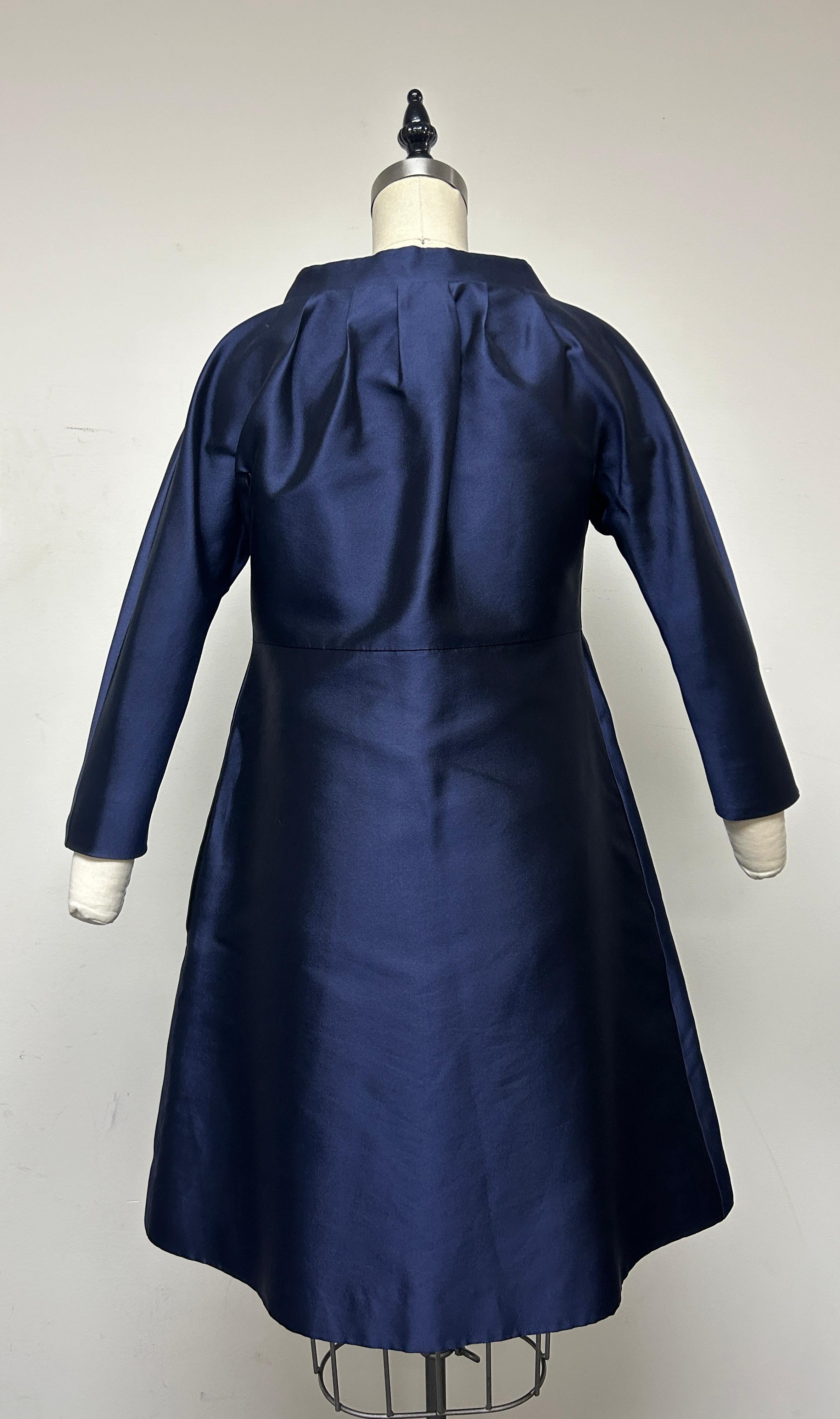 Cocktail Coat in Navy Silk Taroni Mikado In Excellent Condition For Sale In Los Angeles, CA