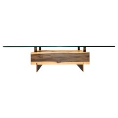 Naya : table basse artisanale, design exclusif en acajou bleu et laiton