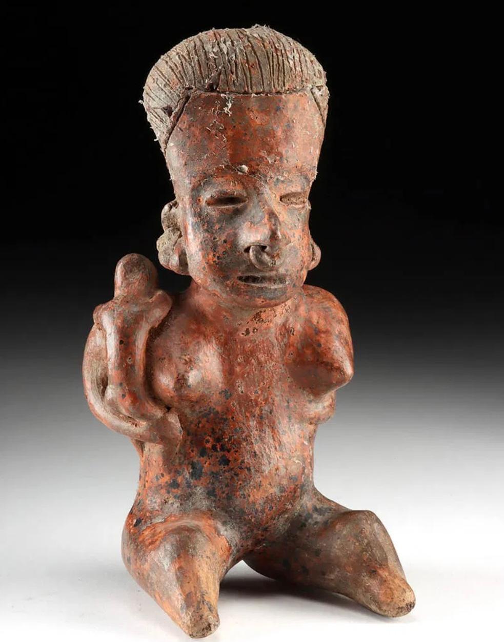 Précolombien Poterie de Nayarit Figure féminine de fertilité avec enfant en vente