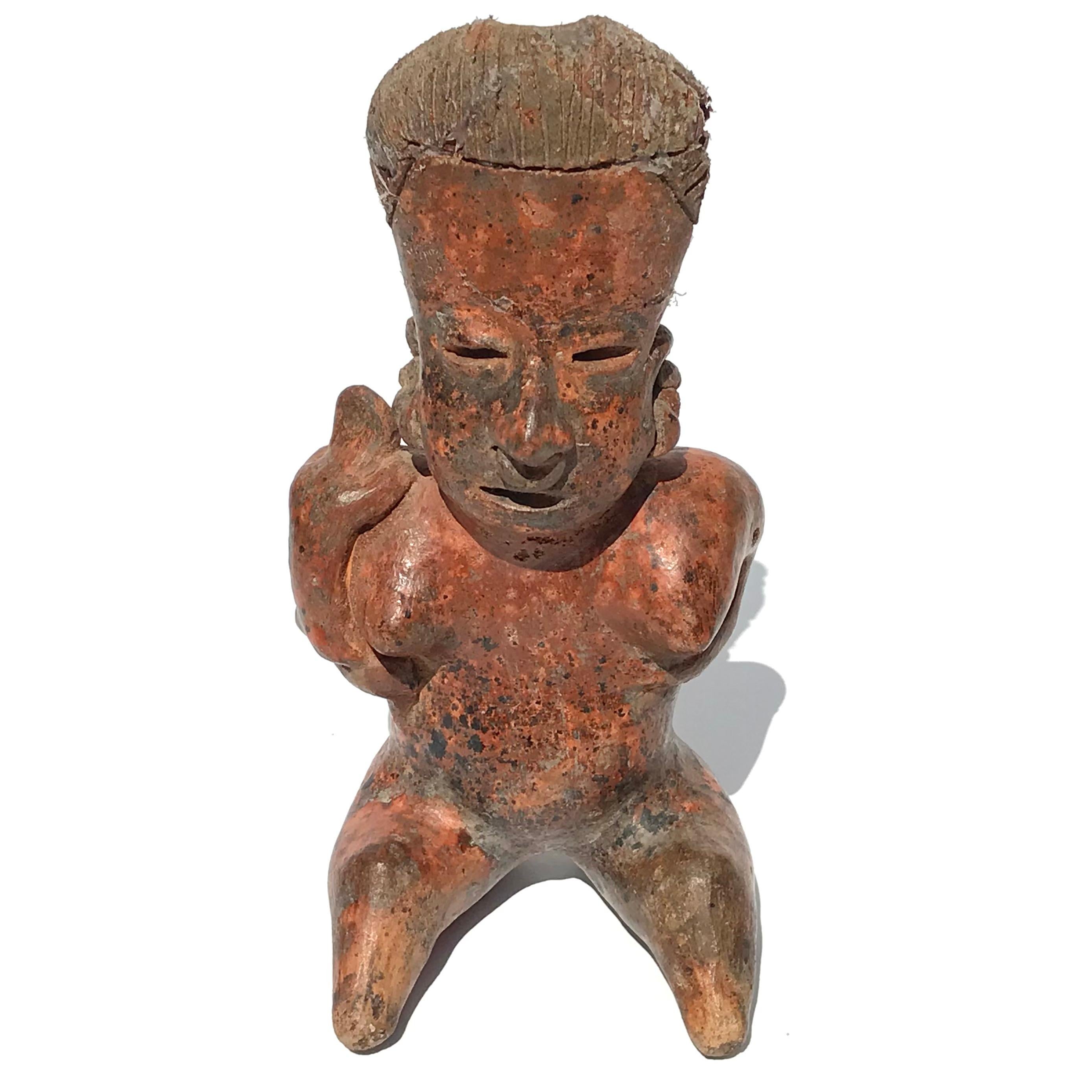 Poterie de Nayarit Figure féminine de fertilité avec enfant État moyen - En vente à Dallas, TX