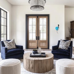 In The Sky (21/50) - Scultura figurativa da parete in resina blu contemporanea