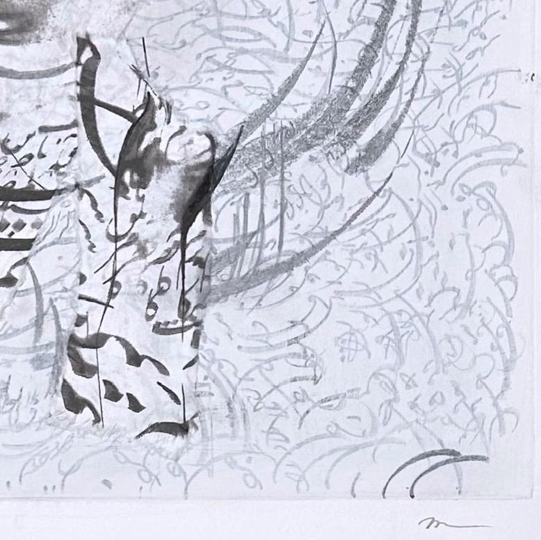 Quadro astratto di calligrafia persiana incorniciato su stampa fotografica; nero, blu - Painting Astratto di Nazanin Moghbeli