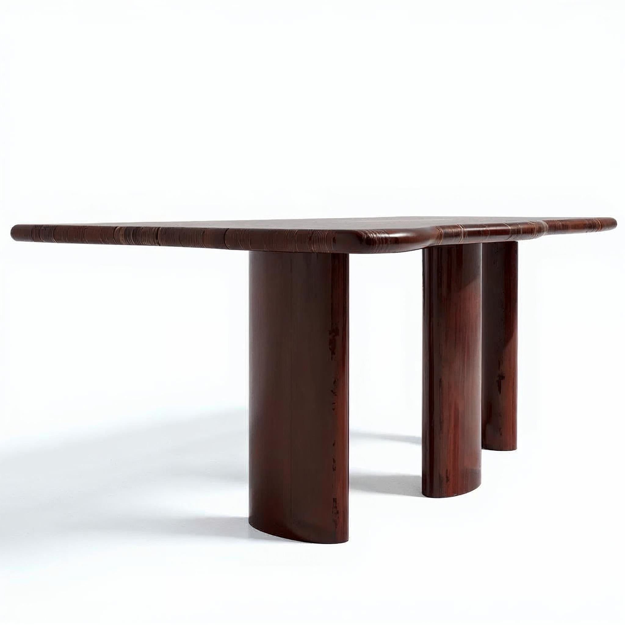 Mesa de comedor Nazar con incrustaciones de Jatam y base de nogal by VandaVee Moderno en venta