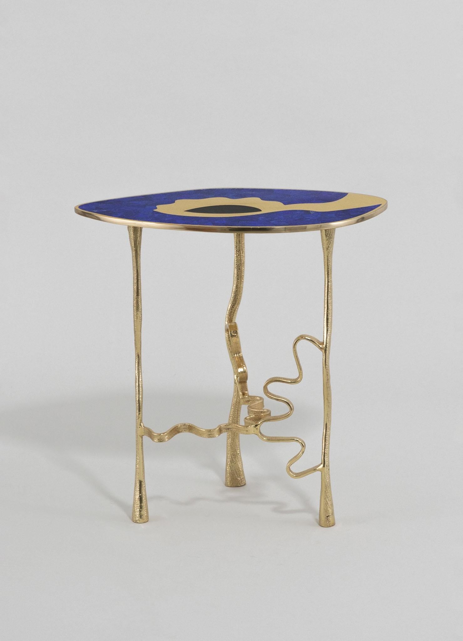 XXIe siècle et contemporain Grande table d'appoint Nazar en laiton et pierre semi-précieuse Viya de Vikram Goyal en vente