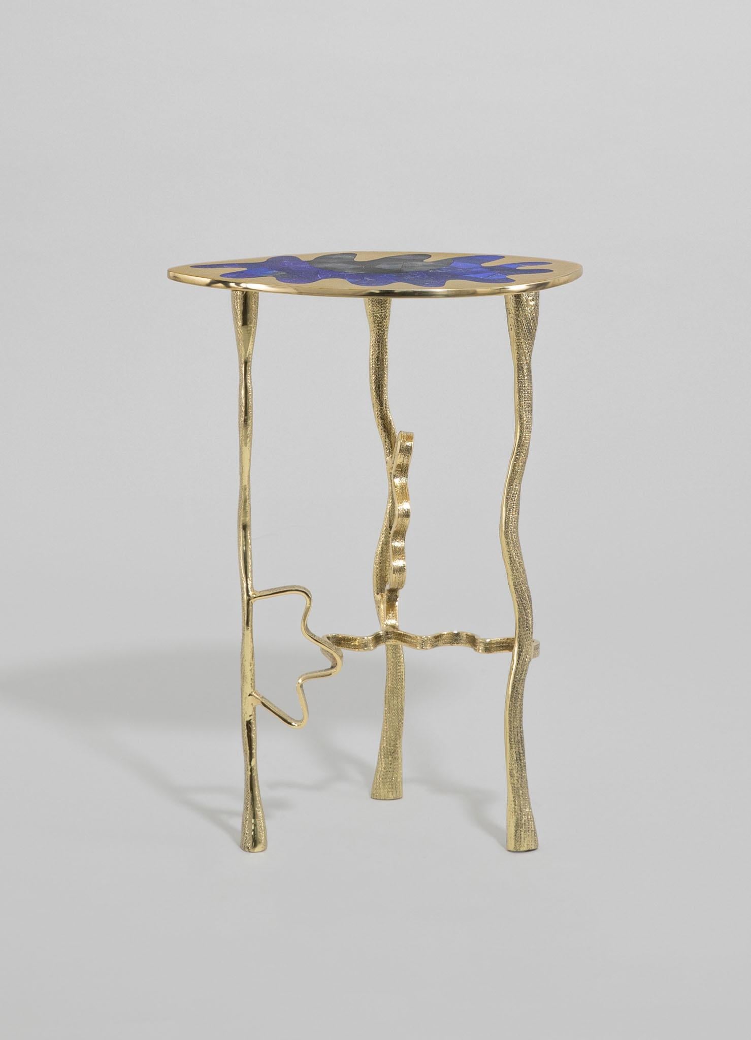 Indien Table d'appoint Nazar en laiton et pierre semi-précieuse Viya de Vikram Goyal en vente