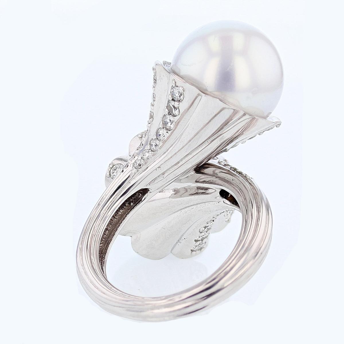 Contemporary Nazarelle 14 Karat White Gold South Sea Pearl and Diamond Ring For Sale