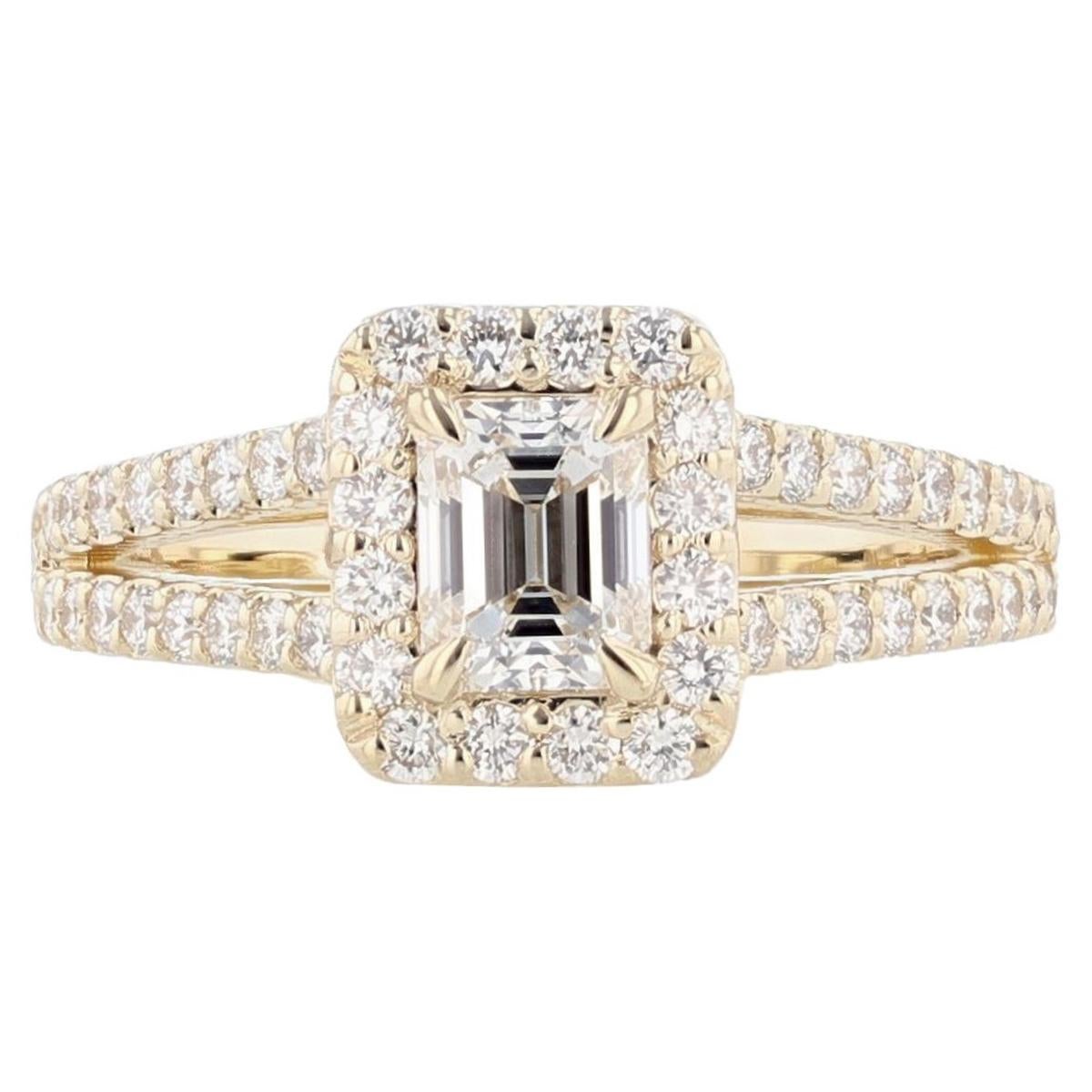 Nazarelle 14 Karat Yellow Gold Emerald Cut Diamond Engagement Ring In New Condition For Sale In Houston, TX