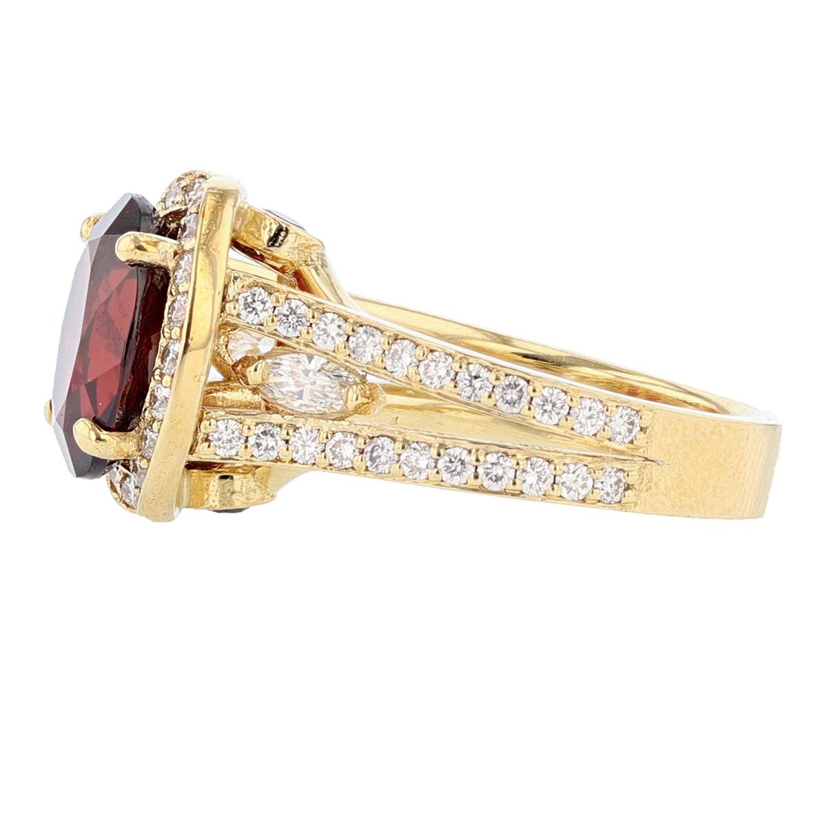 Contemporary Nazarelle 18 Karat Yellow Gold 4.43 Carat Oval Garnet and Diamond Ring For Sale