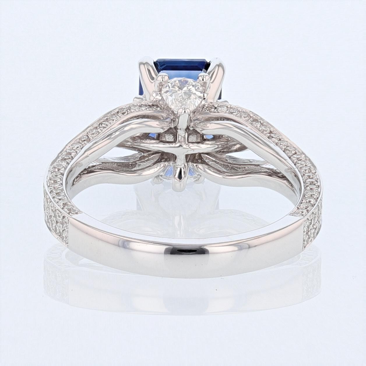 Nazarelle Ring aus 18 Karat Weißgold mit 2,20 Karat Saphir im Smaragdschliff und Diamant im Zustand „Neu“ im Angebot in Houston, TX
