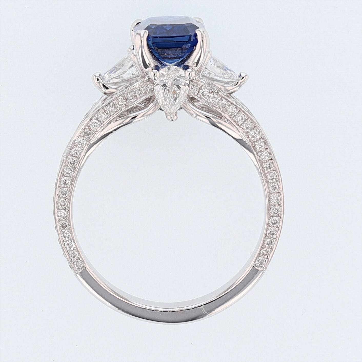 Nazarelle Ring aus 18 Karat Weißgold mit 2,20 Karat Saphir im Smaragdschliff und Diamant Damen im Angebot