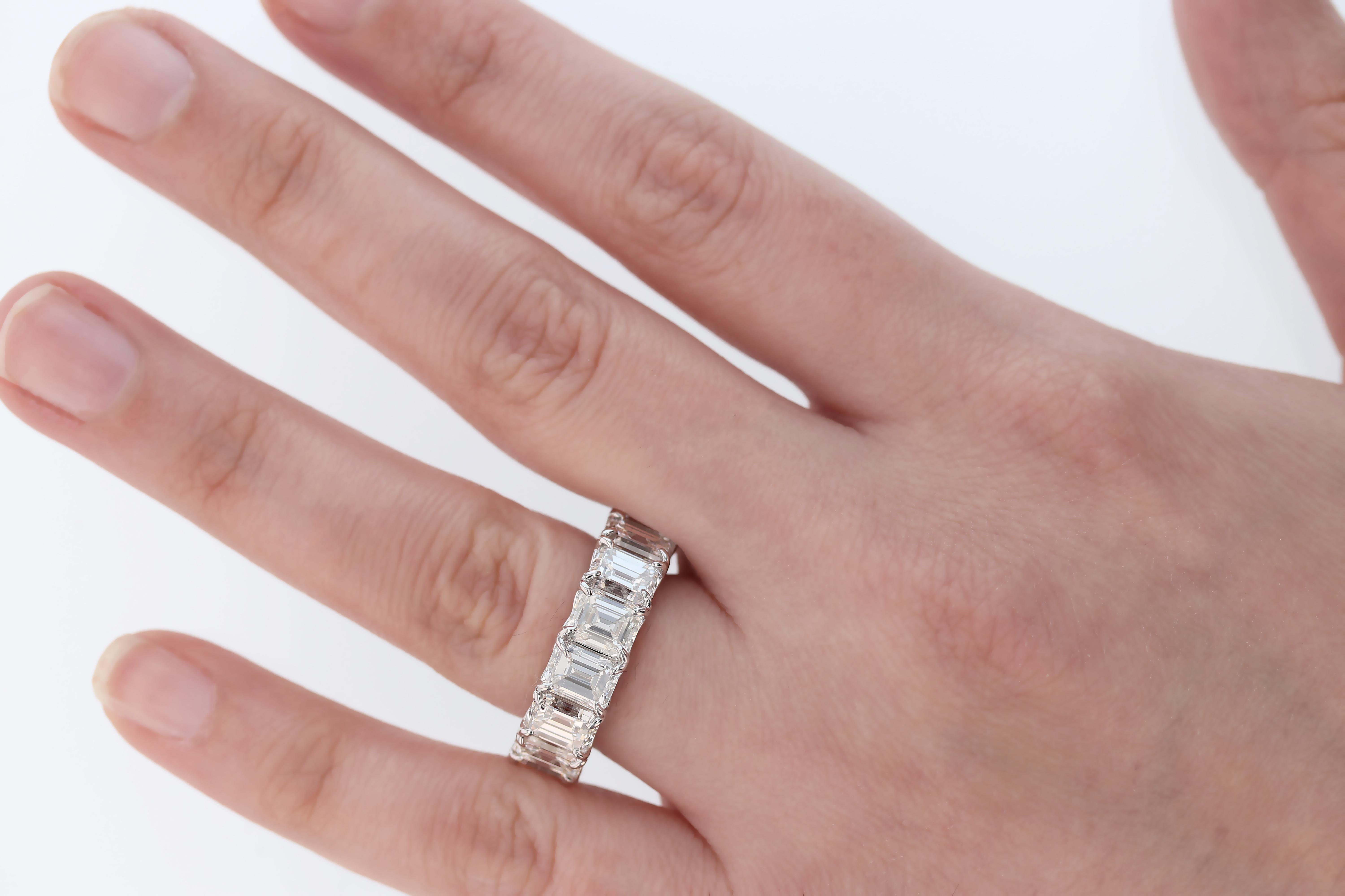 Nazarelle Alianza de oro de 18 quilates con diamante talla esmeralda certificado GIA de 14,57 quilates en Nuevo estado para la venta en Houston, TX