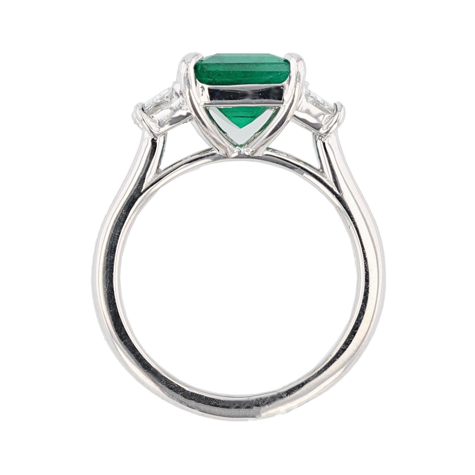 Contemporary Nazarelle Platinum 3.10 Carat Colombian Emerald Cut Emerald Diamond Ring
