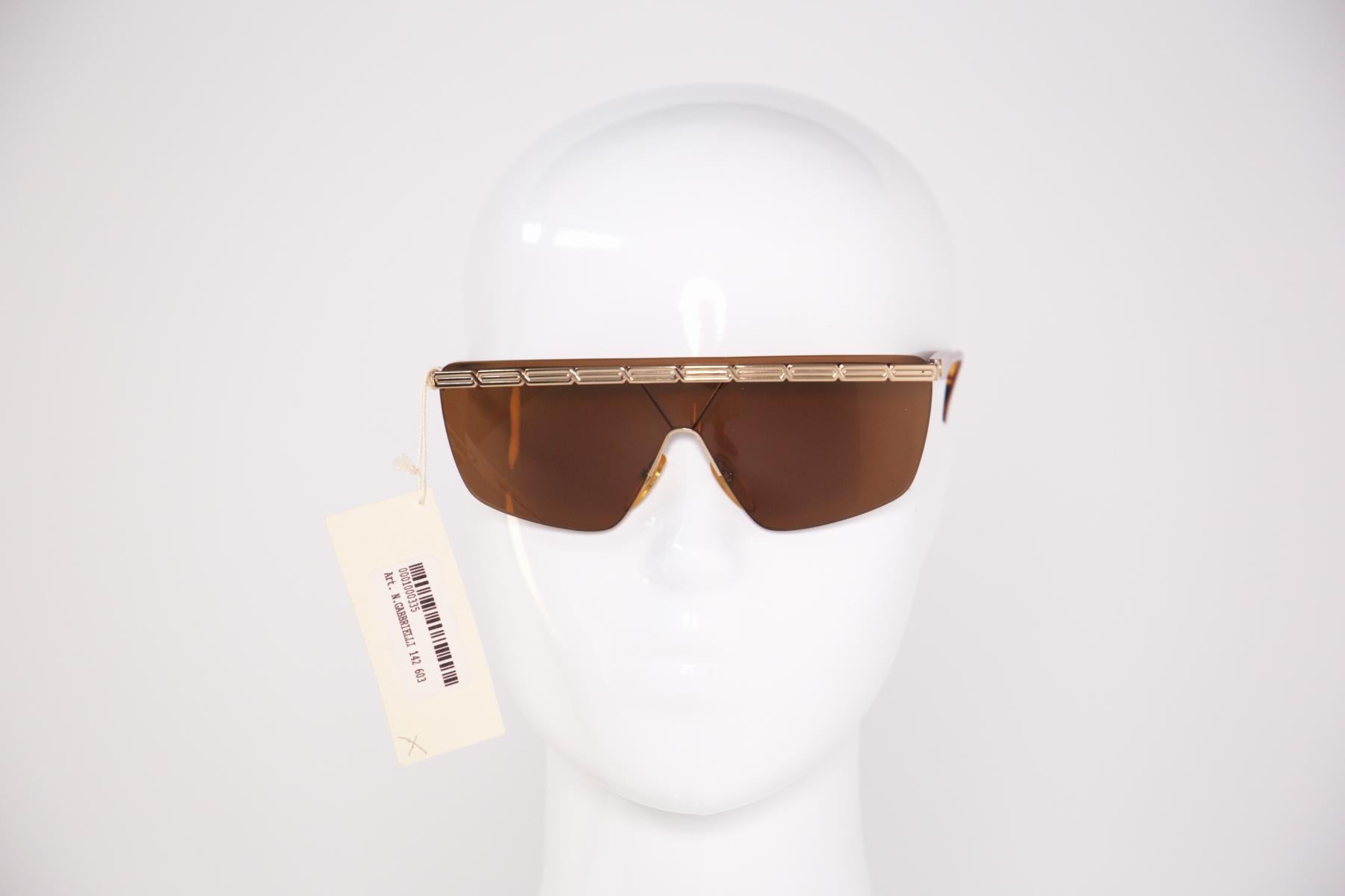 Nazareno Gabrielli Elegant Mask Vintage Sunglasses with Gold Inserts In Good Condition For Sale In Milano, IT