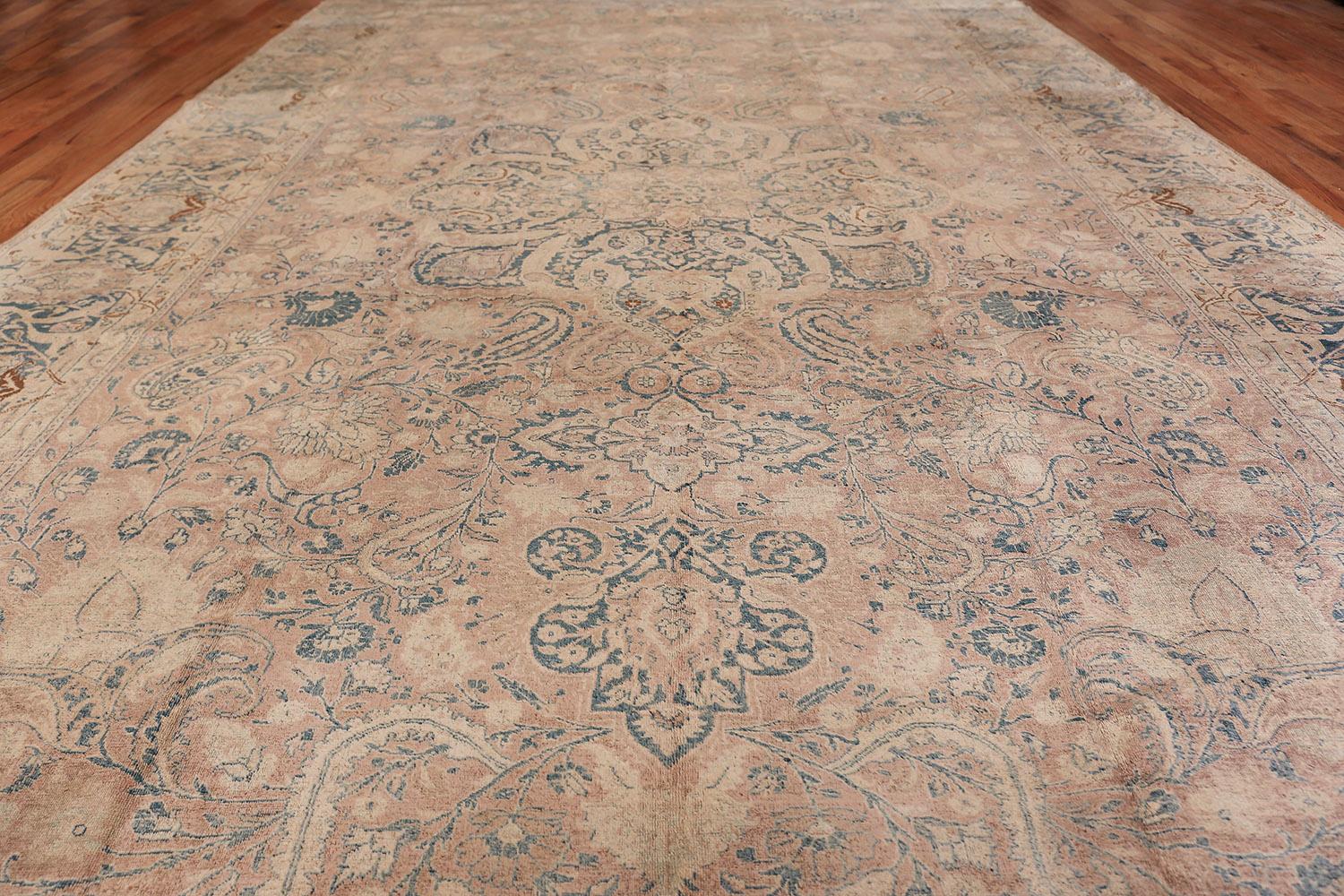 Antique Fine Persian Kerman Rug. Size: 10 ft x 19 ft (3.05 m x 5.79 m) In Excellent Condition For Sale In New York, NY