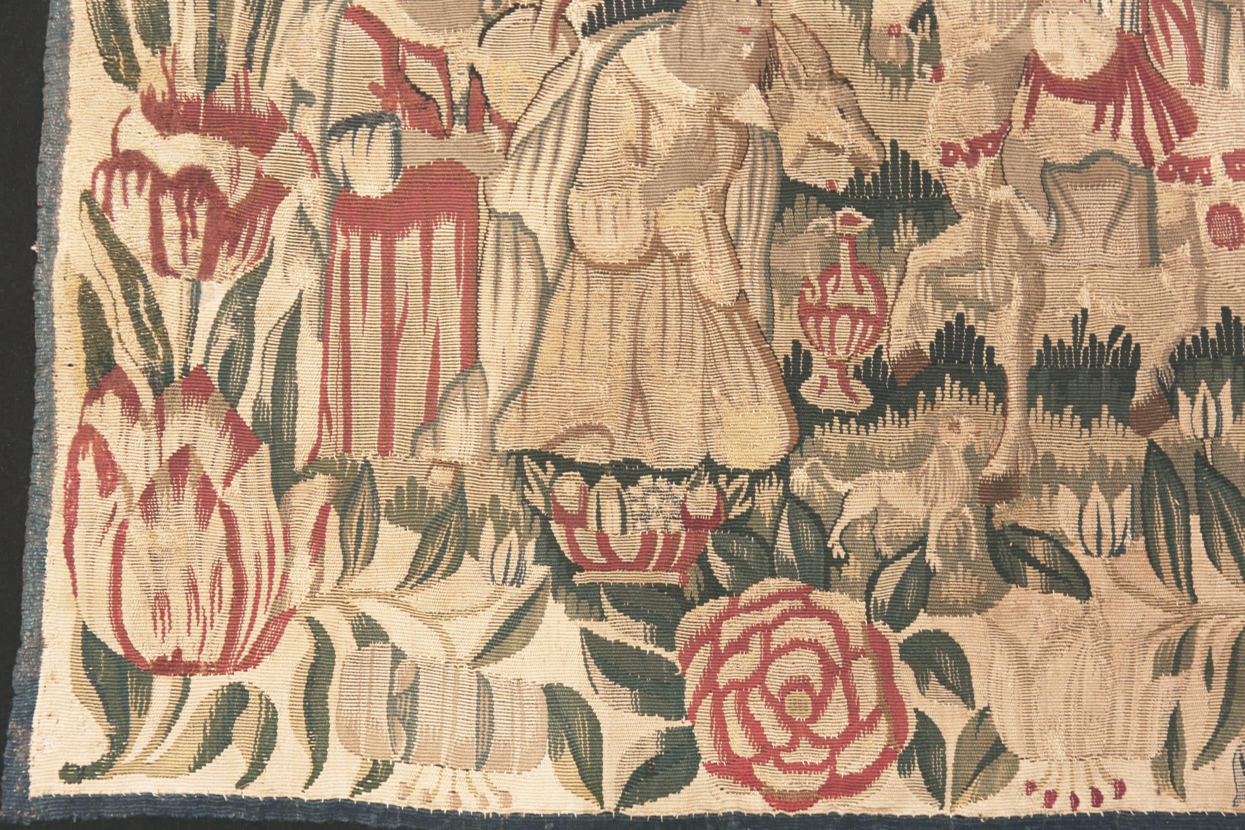 Antiker deutscher Wandteppich aus dem 17. Jahrhundert. 1 ft 8 in x 1 ft 8 in im Zustand „Gut“ im Angebot in New York, NY