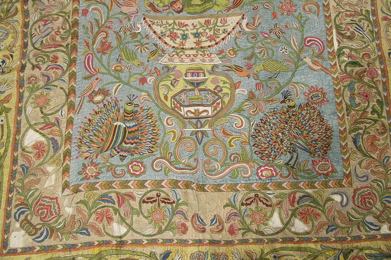 Indiano Nazmiyal Collection Tappeto indo-portoghese del XVII secolo 13 ft. x 26 ft. in vendita