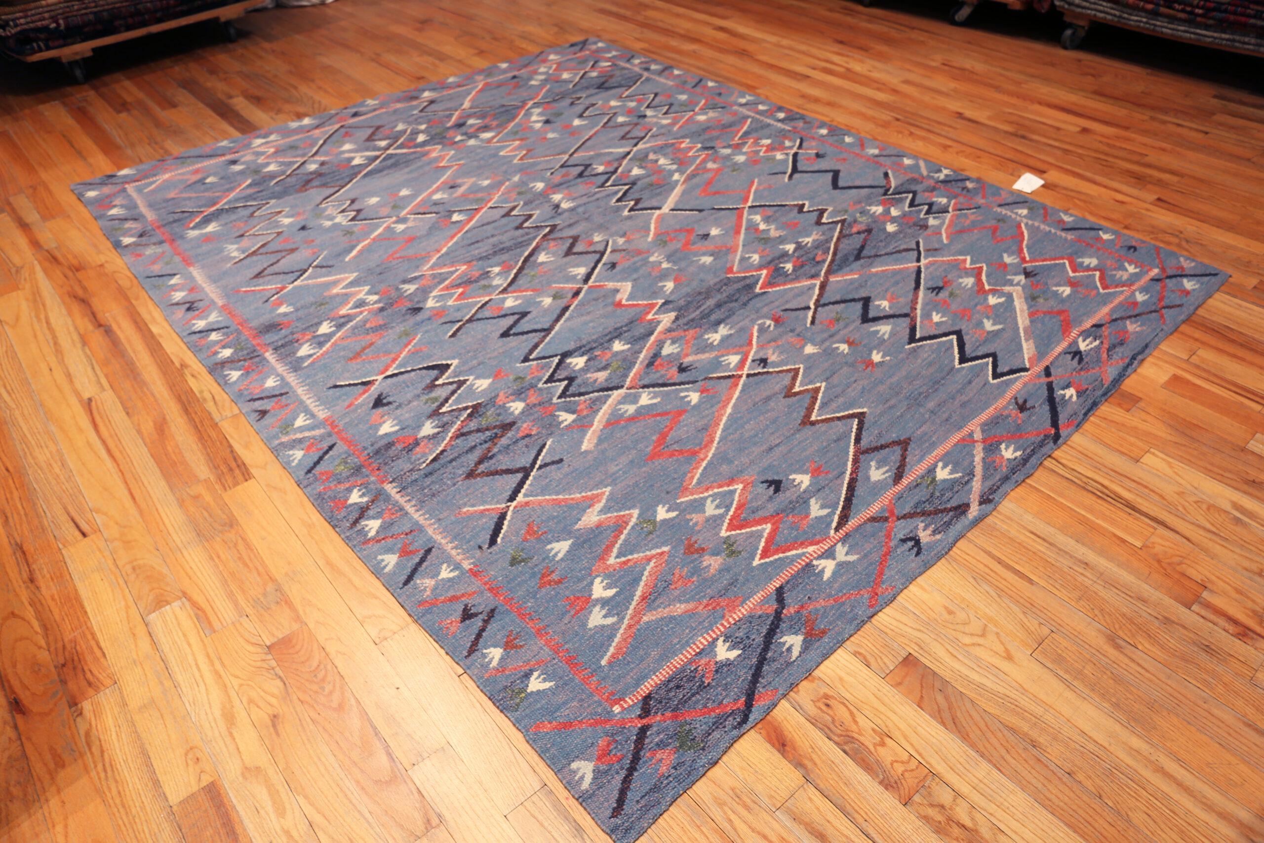 Splendido Rug & Kilim in stile svedese moderno e contemporaneo astratto e artistico, Paese d'origine: Asia centrale, Data di realizzazione: CIRCA: Moderno