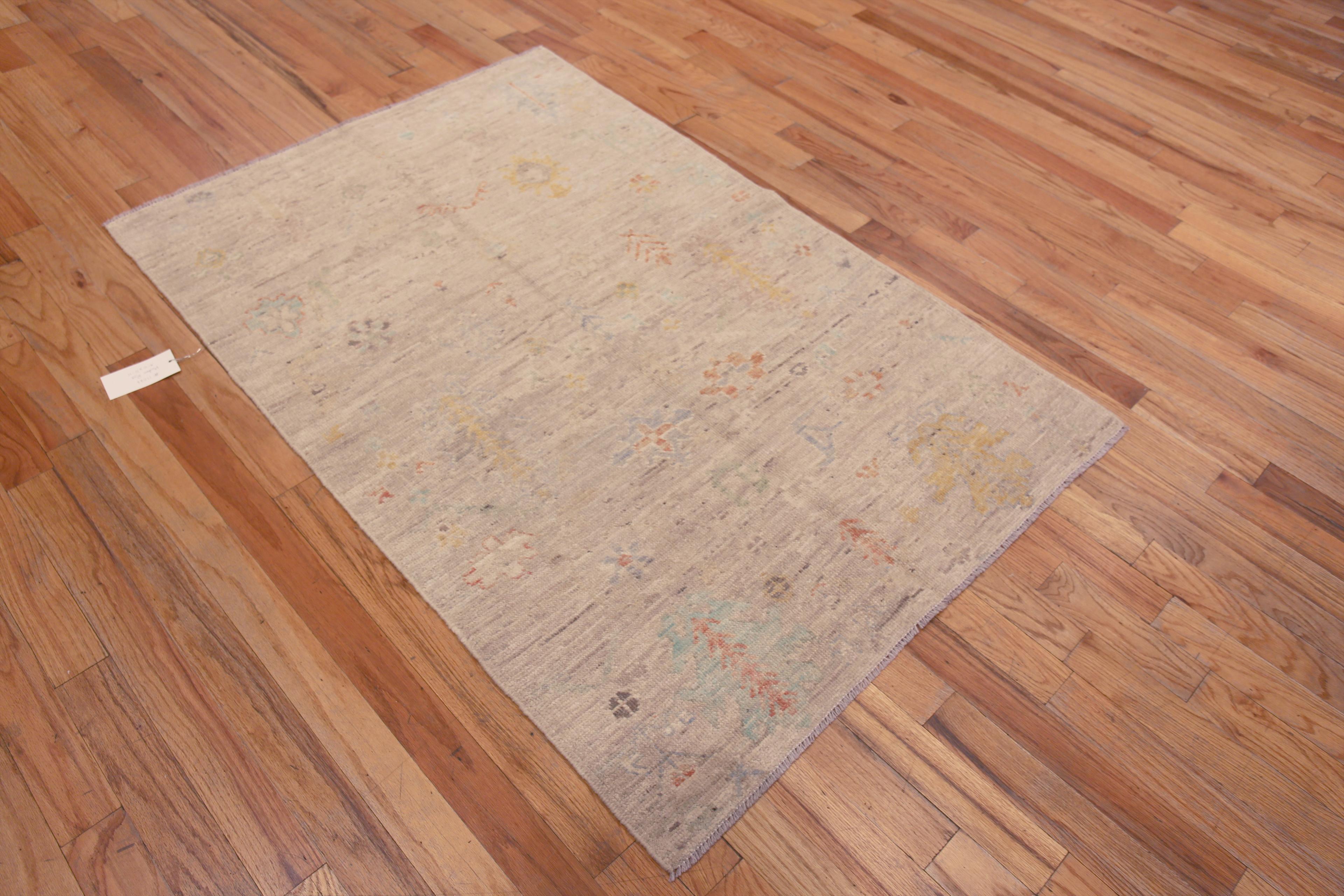Tapis décoratif abstrait à design tribal moderne, fait à la main, contemporain, Pays d'origine : Asie centrale, Circa date : Tapis modernes