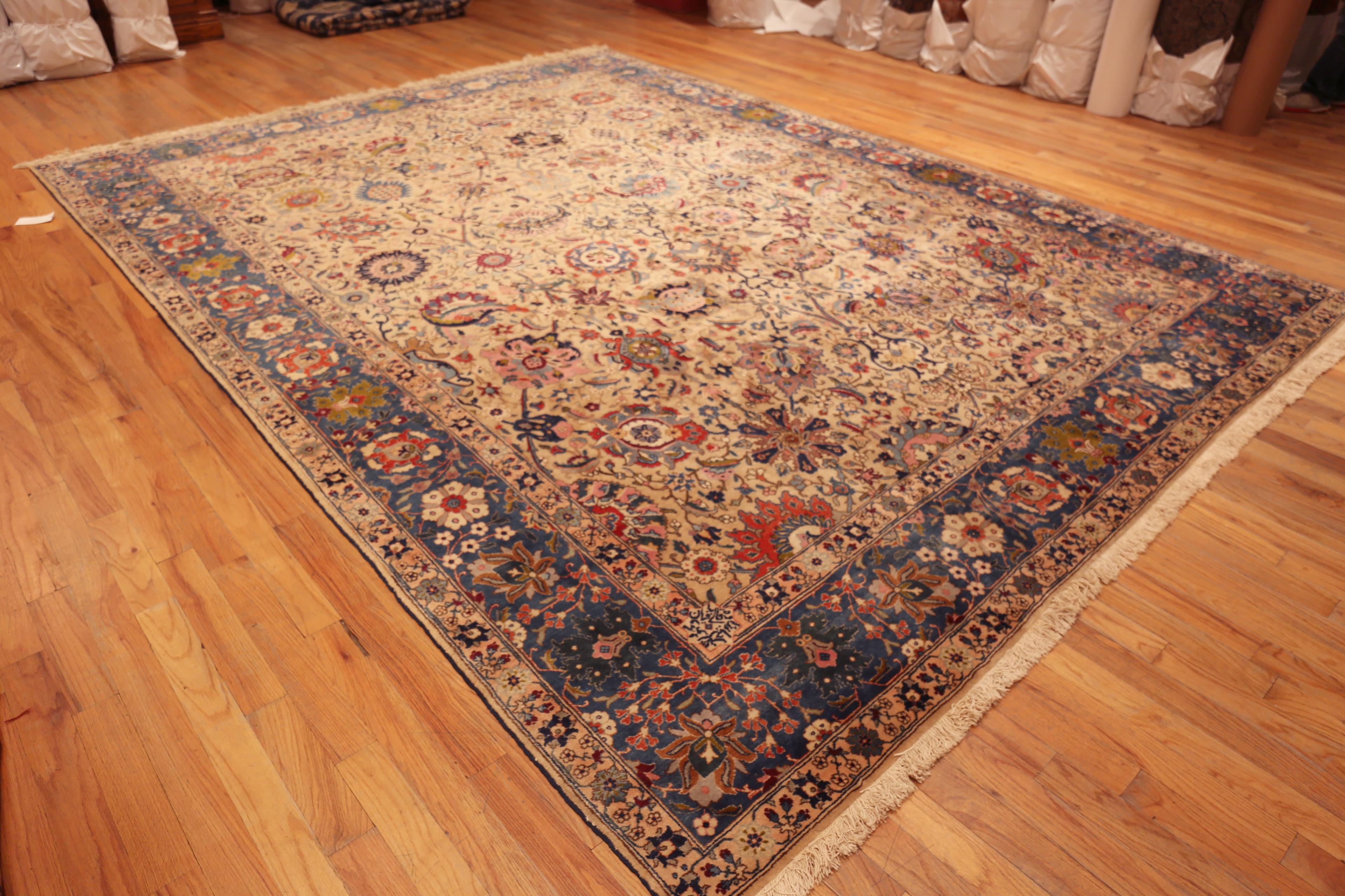 Nazmiyal Collection Perfekt gealterter antiker persischer Täbris-Teppich im Angebot 5