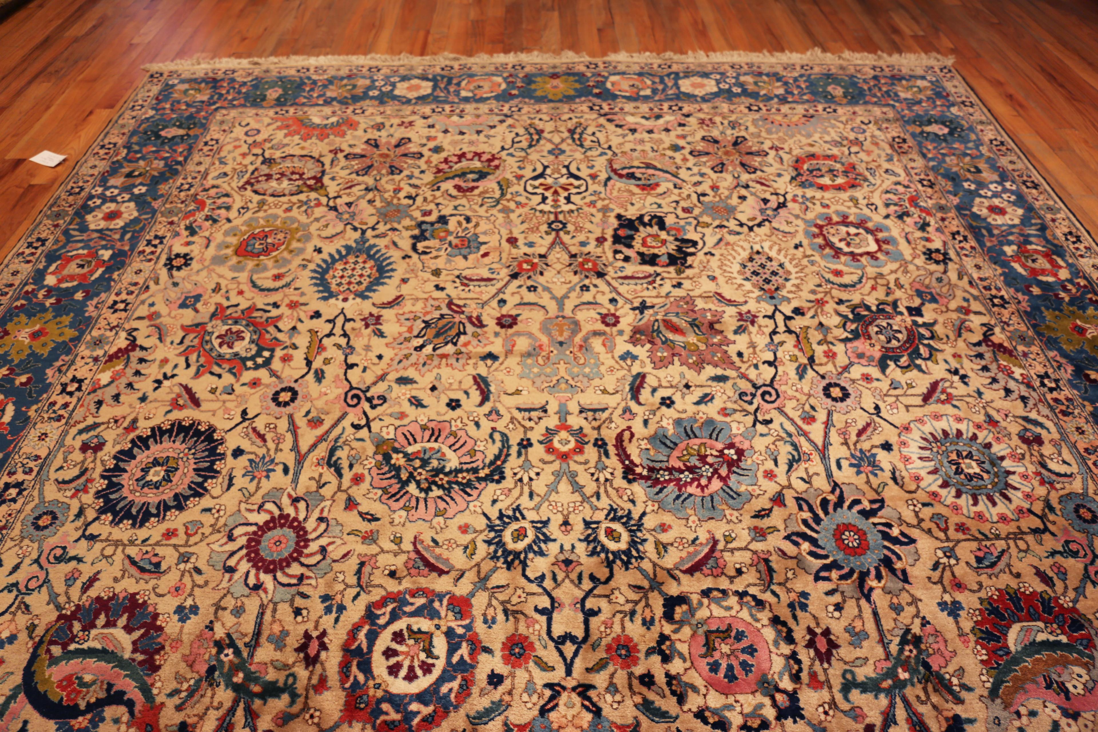 Nazmiyal Collection Perfekt gealterter antiker persischer Täbris-Teppich im Angebot 6