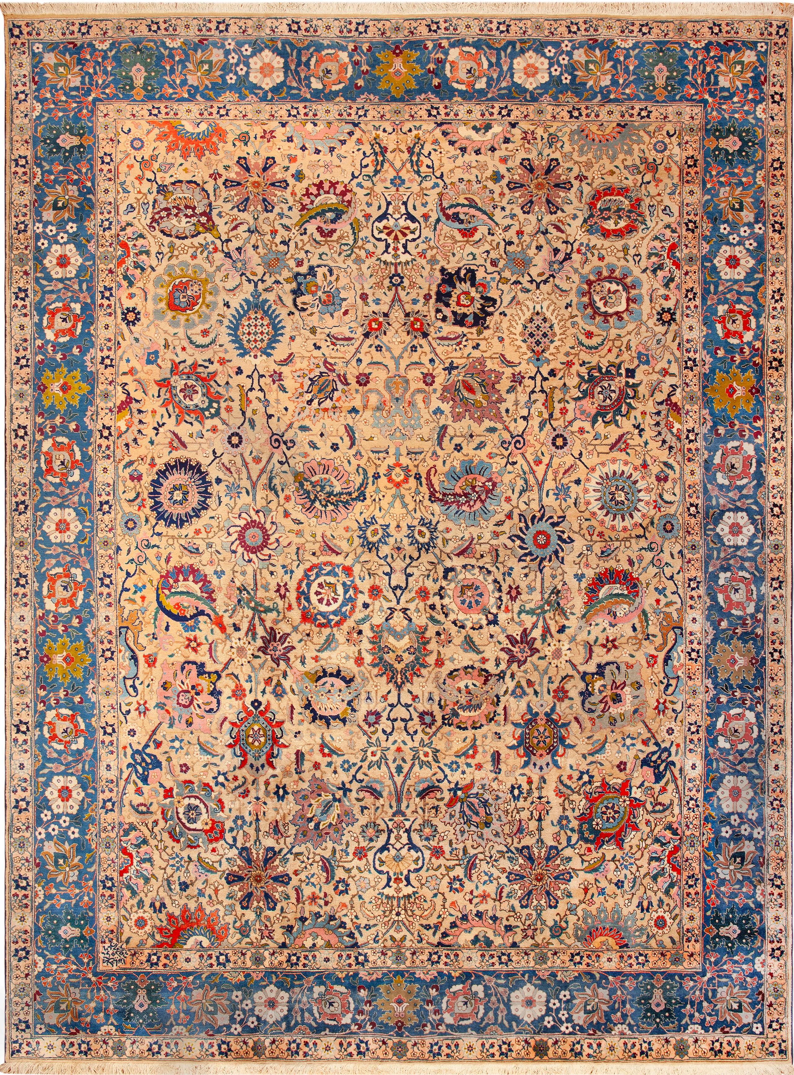 Phénoménal tapis persan ancien de Tabriz, Comté / Type de tapis : Tapis persan ancien, Circa Date : 1920 - Tabriz est une ville ancienne qui a joué un rôle important dans le développement et l'histoire du tissage des tapis persans depuis des