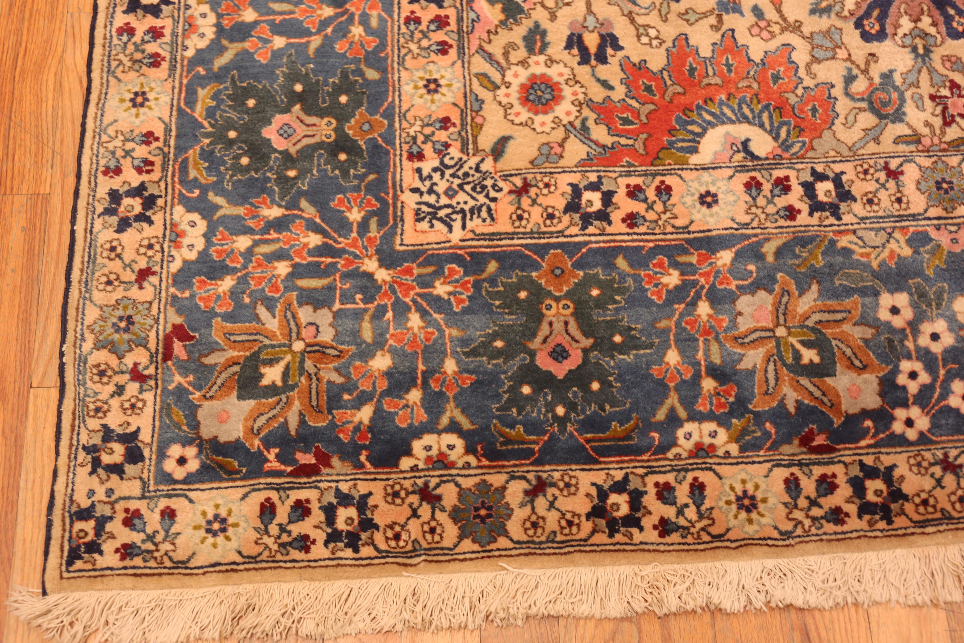 Nazmiyal Collection Perfekt gealterter antiker persischer Täbris-Teppich (Handgewebt) im Angebot