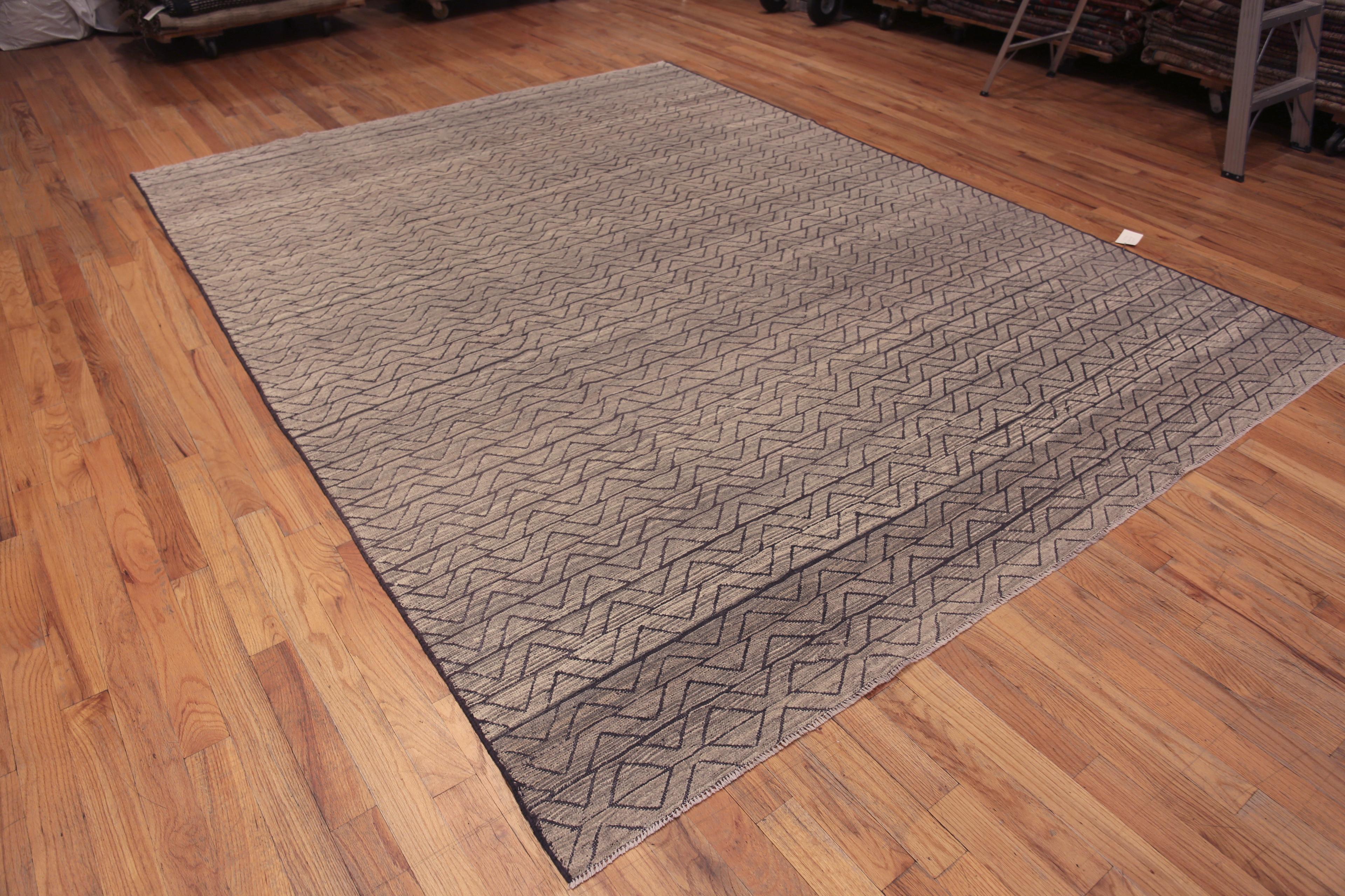 Tapis de sol moderne contemporain de couleur grise, Trendy Allover Geometric Design, Pays d'origine : Asie centrale, Circa date : Modern Rugs
