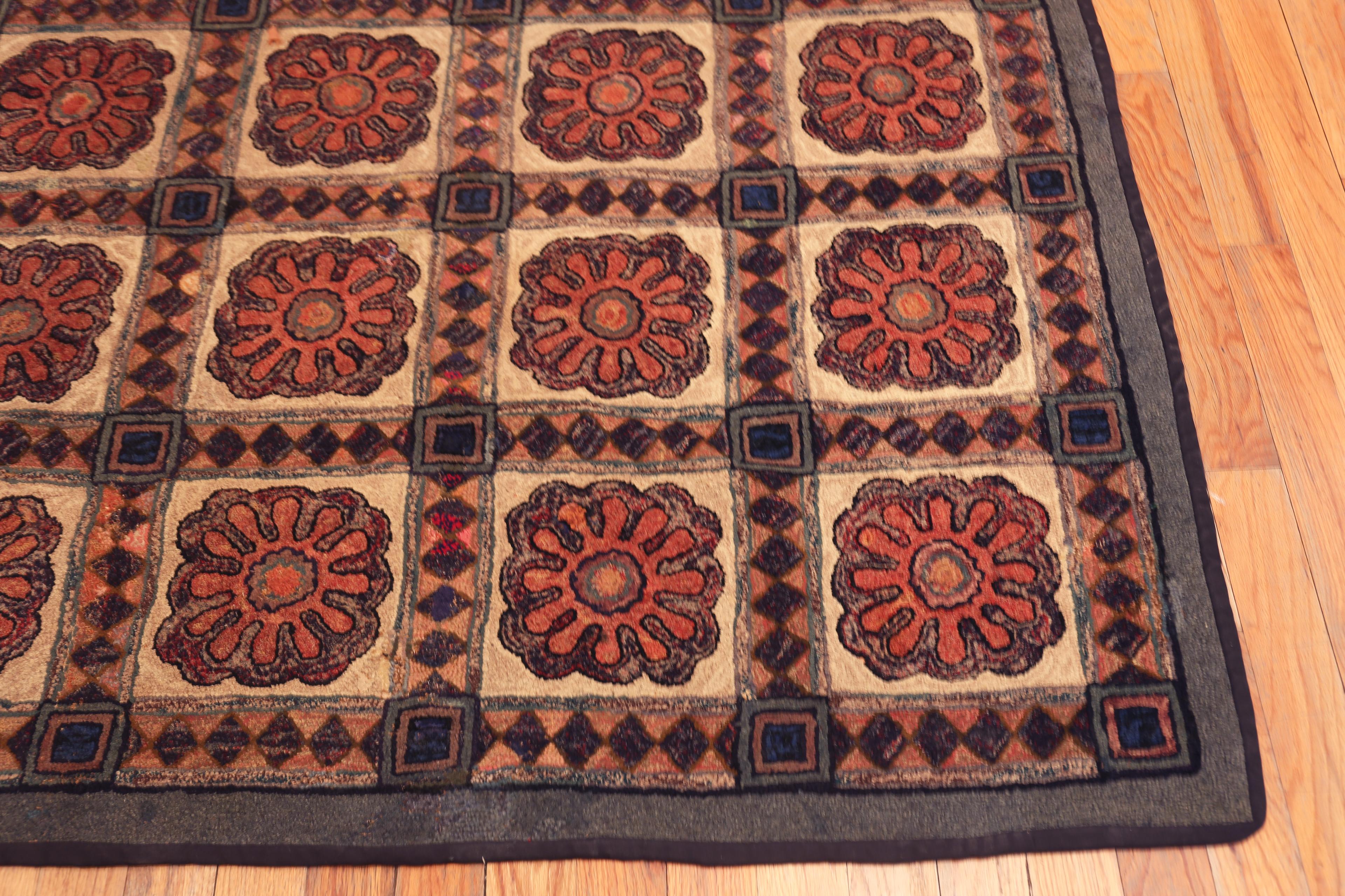 Amerikanischer Kapuzenteppich der Nazmiyal Kollektion mit Kapuze und kühnem dekorativem Aufdruck 5' x 9' (amerikanisch) im Angebot