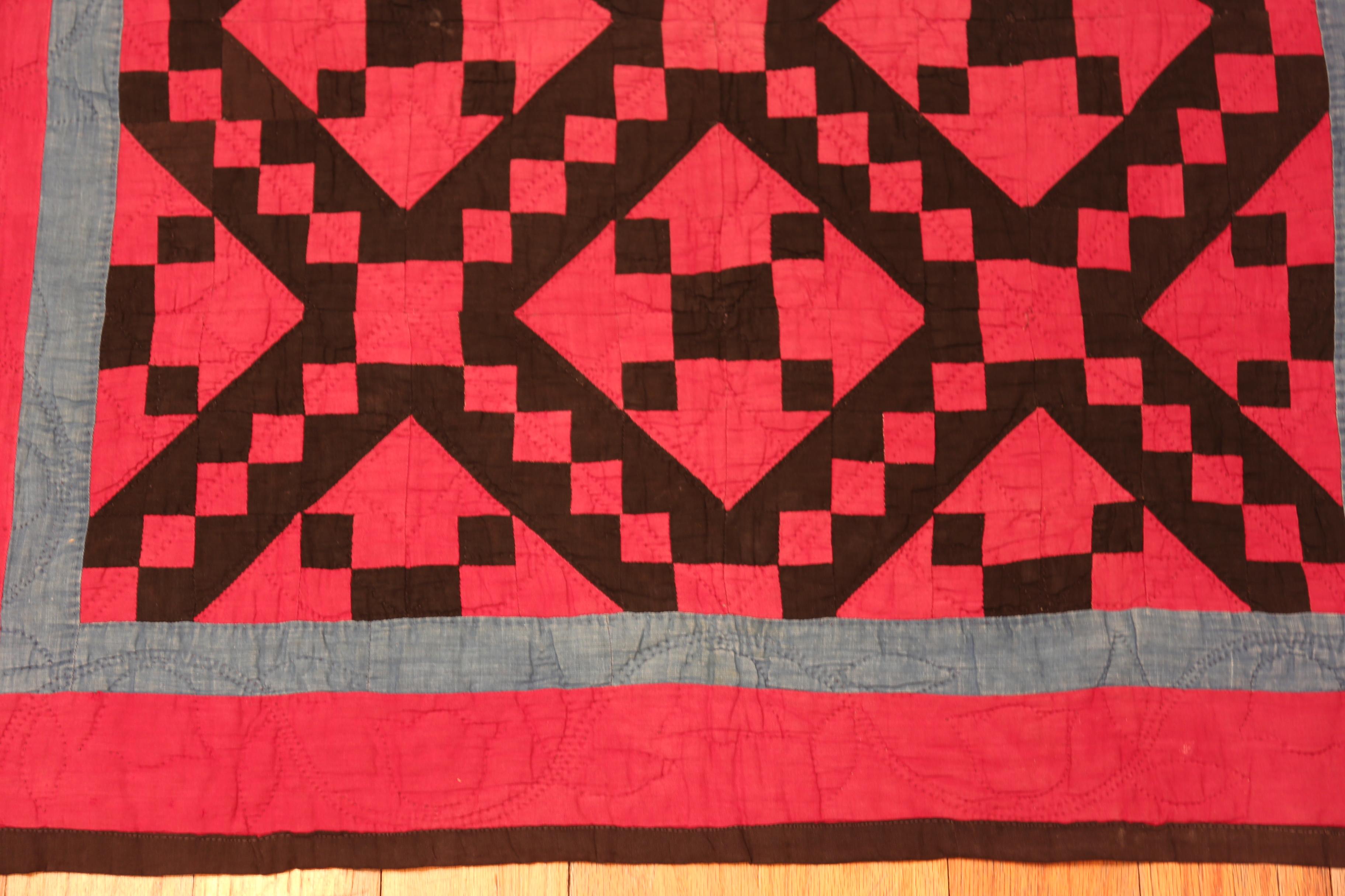 Nazmiyal Collection Antique American California Quilt 2 ft 7 in x 3 ft 1 in In condizioni buone in vendita a New York, NY