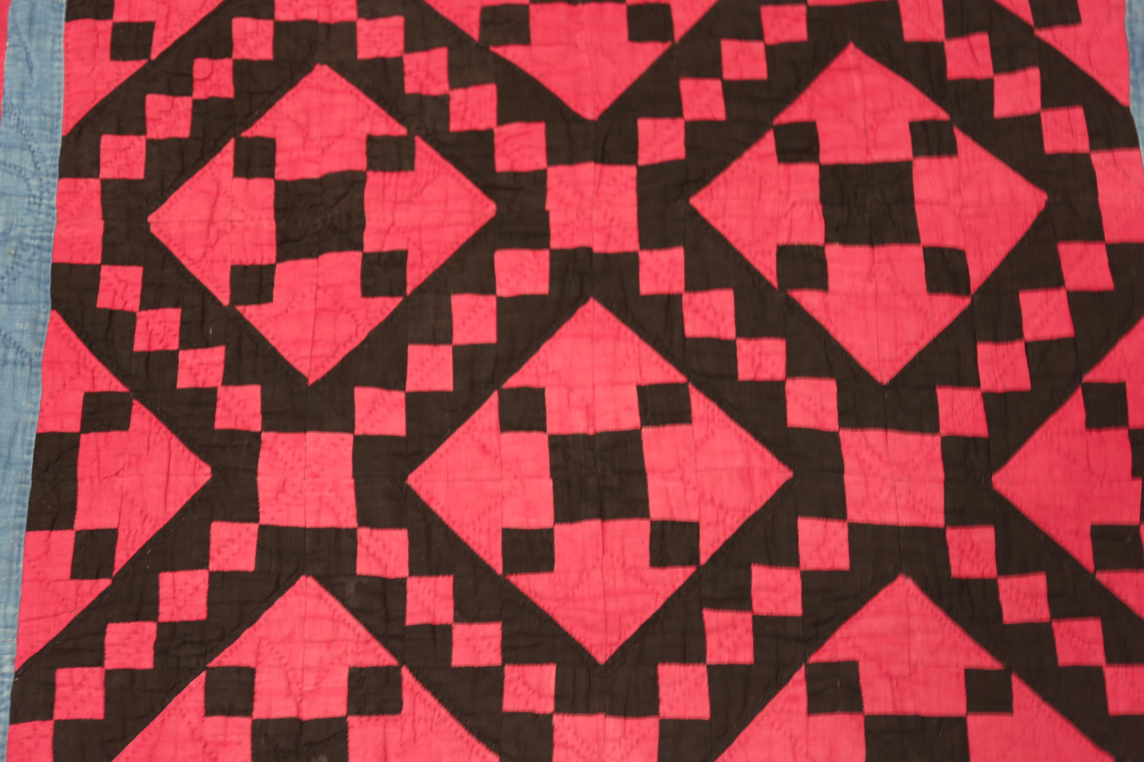 XX secolo Nazmiyal Collection Antique American California Quilt 2 ft 7 in x 3 ft 1 in in vendita