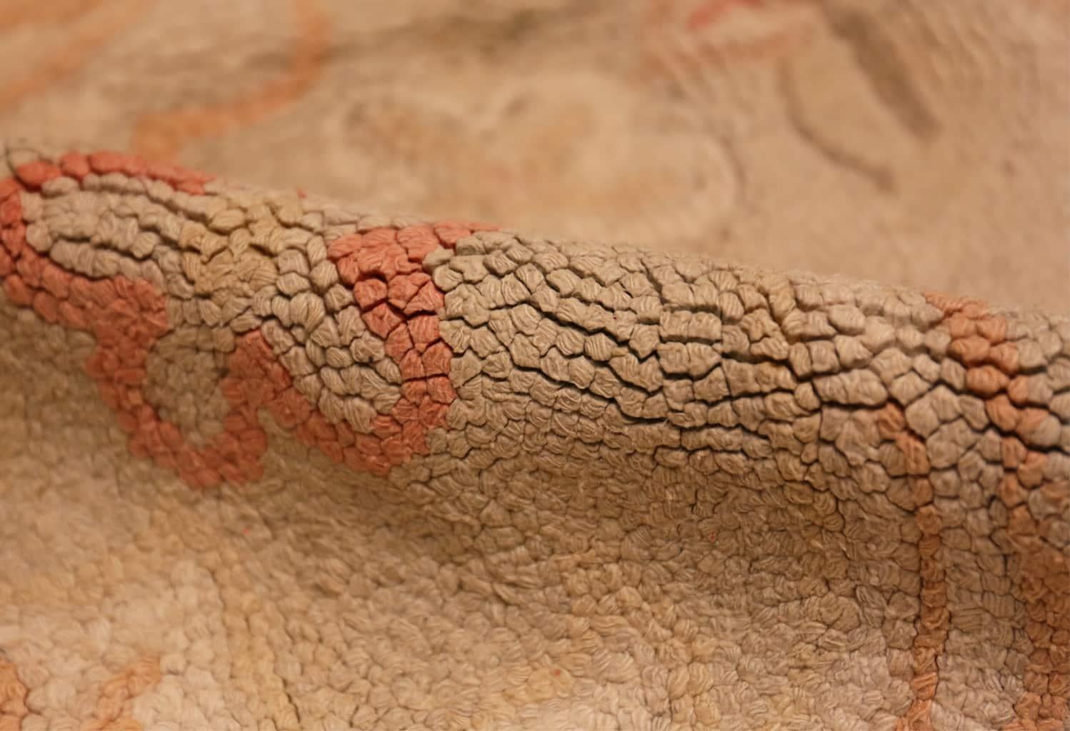 Antiker amerikanischer Kapuzenteppich mit Kapuze. 11 ft 4 in x 18 ft 2 in (20. Jahrhundert) im Angebot