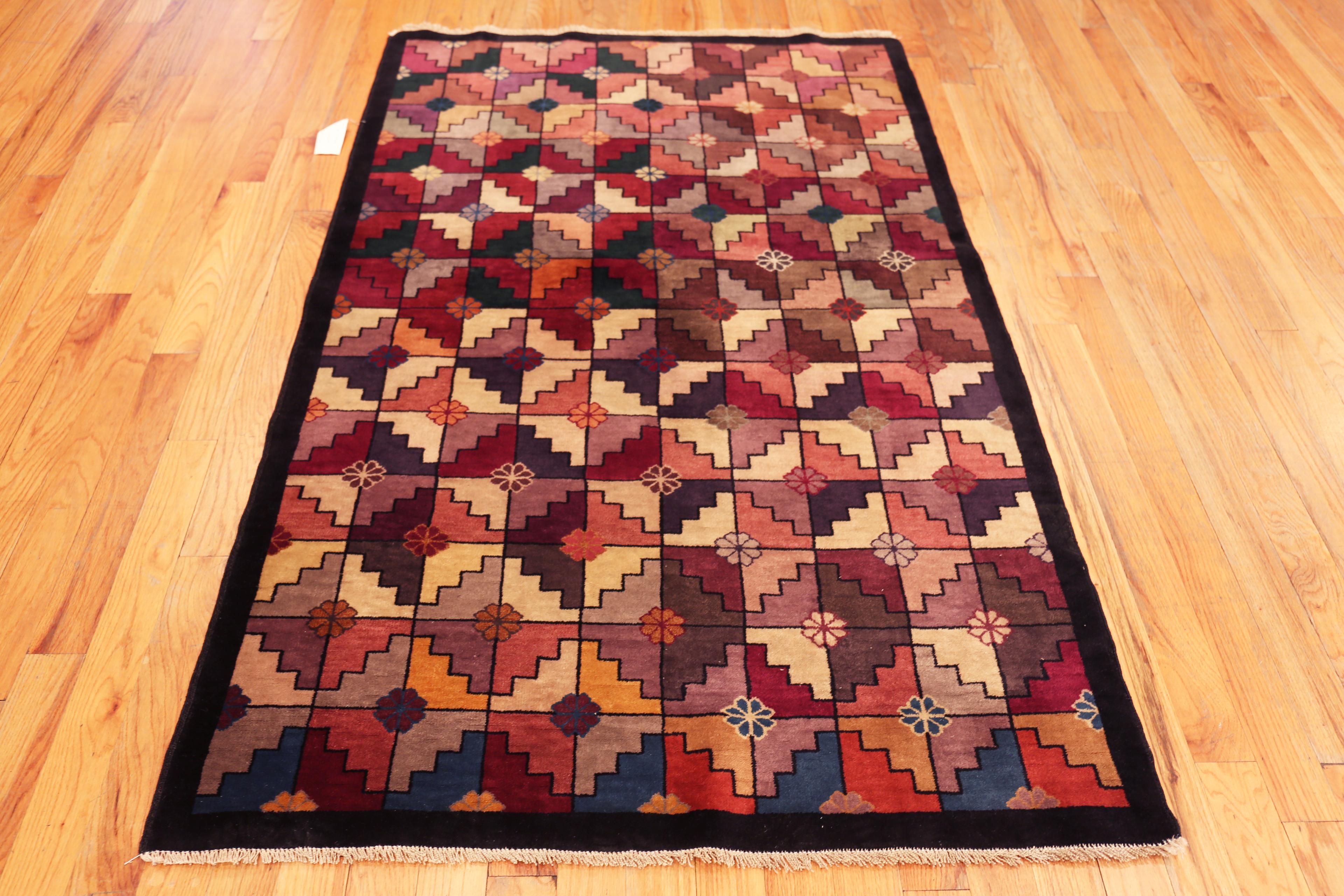 Cinese Nazmiyal Collection Tappeto cinese antico Art Deco 4 ft 2 in x 6 ft 10 in in vendita