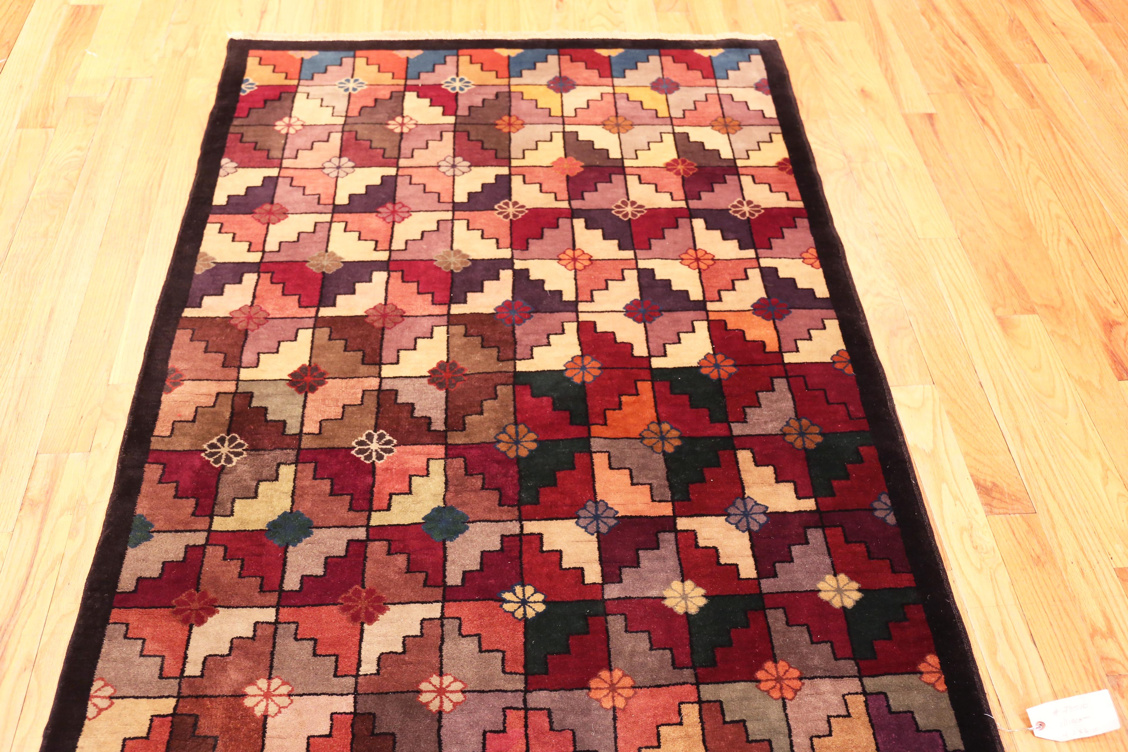 XX secolo Nazmiyal Collection Tappeto cinese antico Art Deco 4 ft 2 in x 6 ft 10 in in vendita