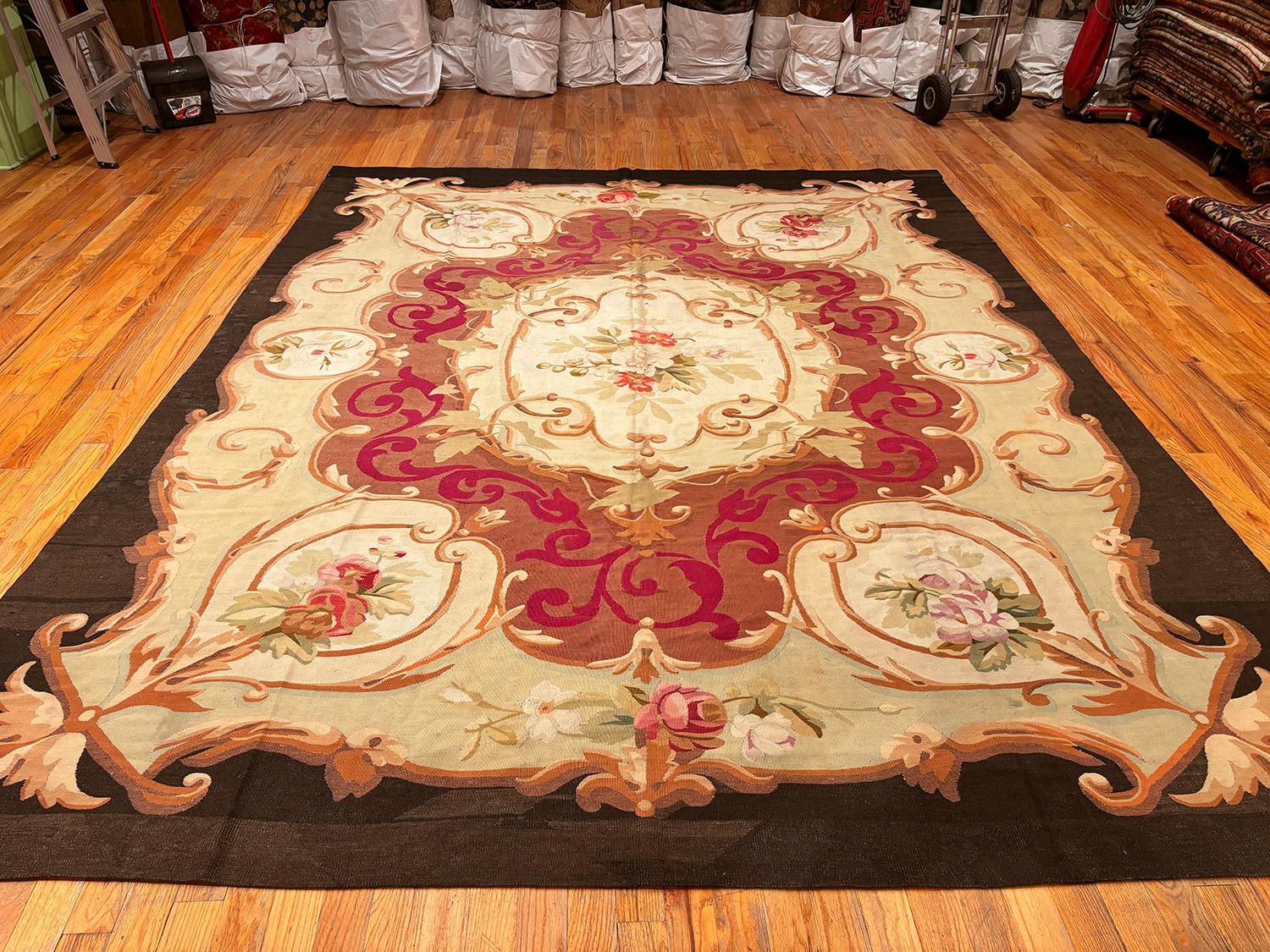 Antiker französischer Aubusson-Teppich, Herkunft: Frankreich, CIRCA Datum: Mitte 19. Jahrhundert