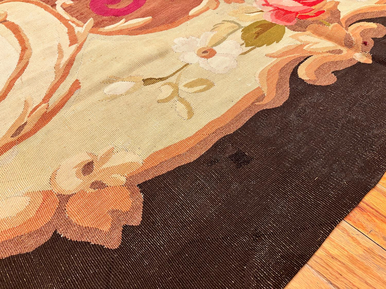 Nazmiyal Collection Antike Aubusson Teppich 9 ft 8 in x 12 ft 7 in im Angebot 1