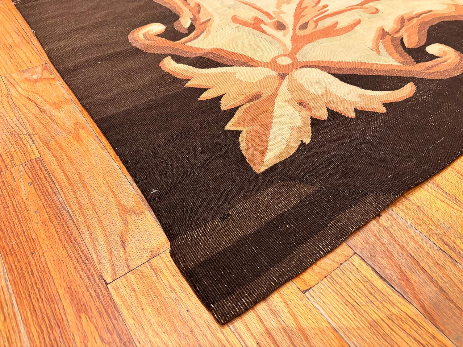 Nazmiyal Collection Antike Aubusson Teppich 9 ft 8 in x 12 ft 7 in im Angebot 2