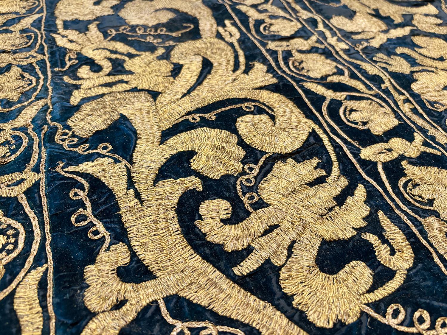 XIX secolo Nazmiyal Collection Antico ricamo balcanico tessile in vendita