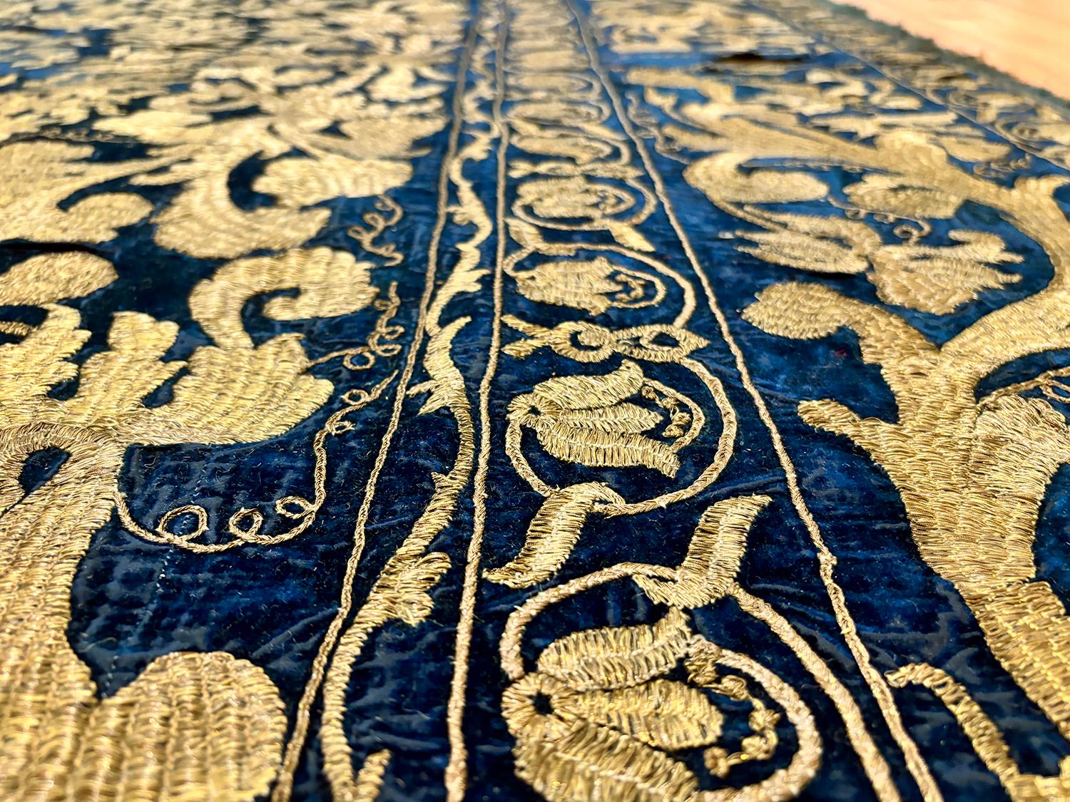 Lana Nazmiyal Collection Antico ricamo balcanico tessile in vendita