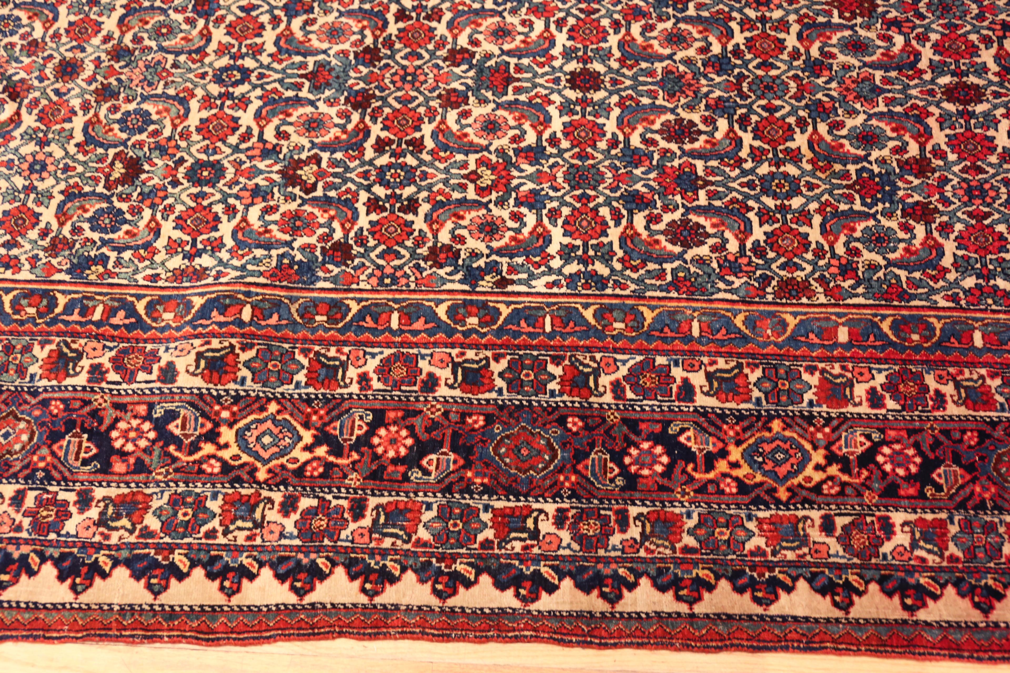 Nazmiyal Collection Antike Bidjar Teppich 9 ft 4 in x 14 ft 6 in im Zustand „Gut“ im Angebot in New York, NY