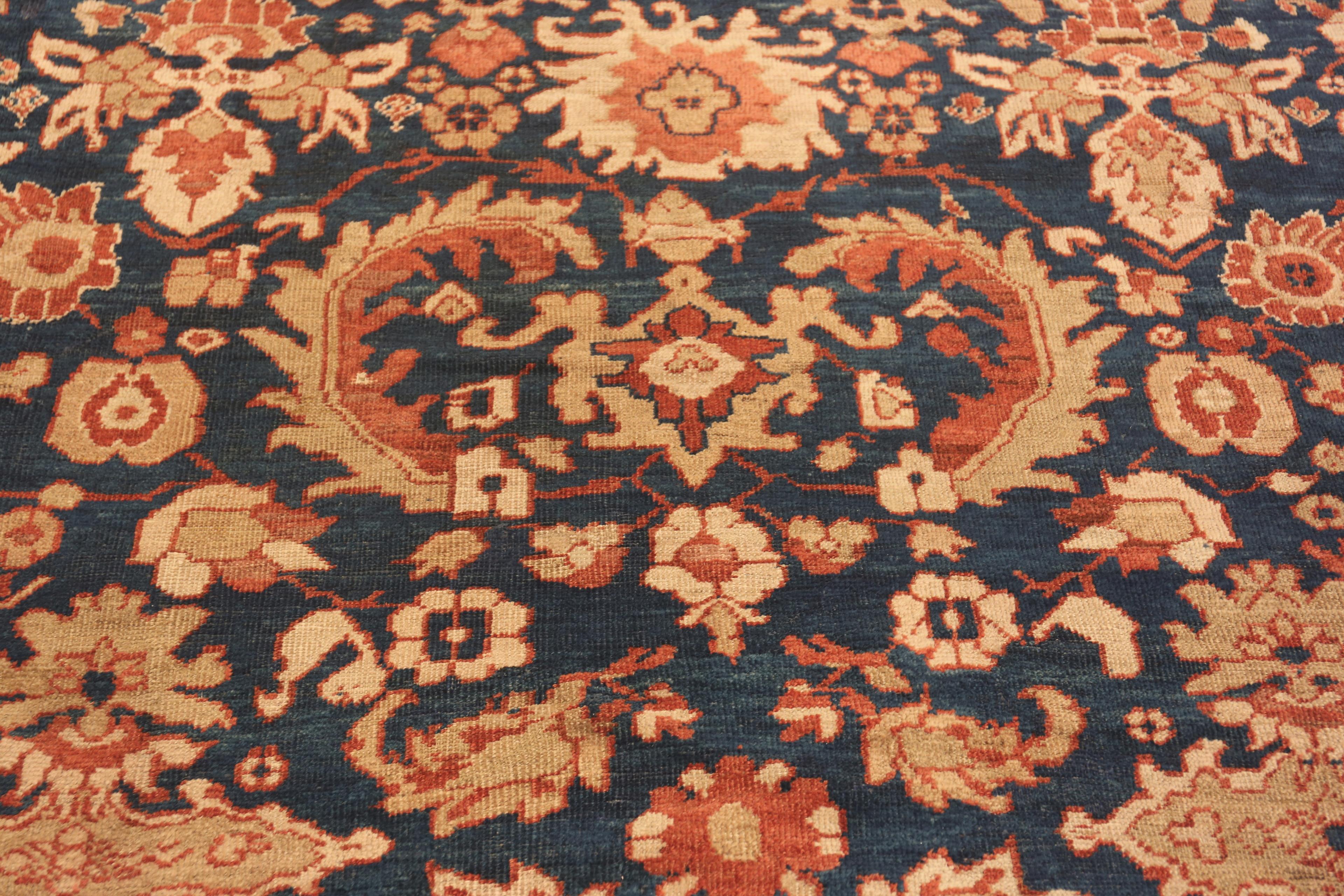 Antiker blauer persischer Sultanabad-Teppich aus Sultanabad. 12 ft 2 in x 14 ft 2 in (20. Jahrhundert) im Angebot