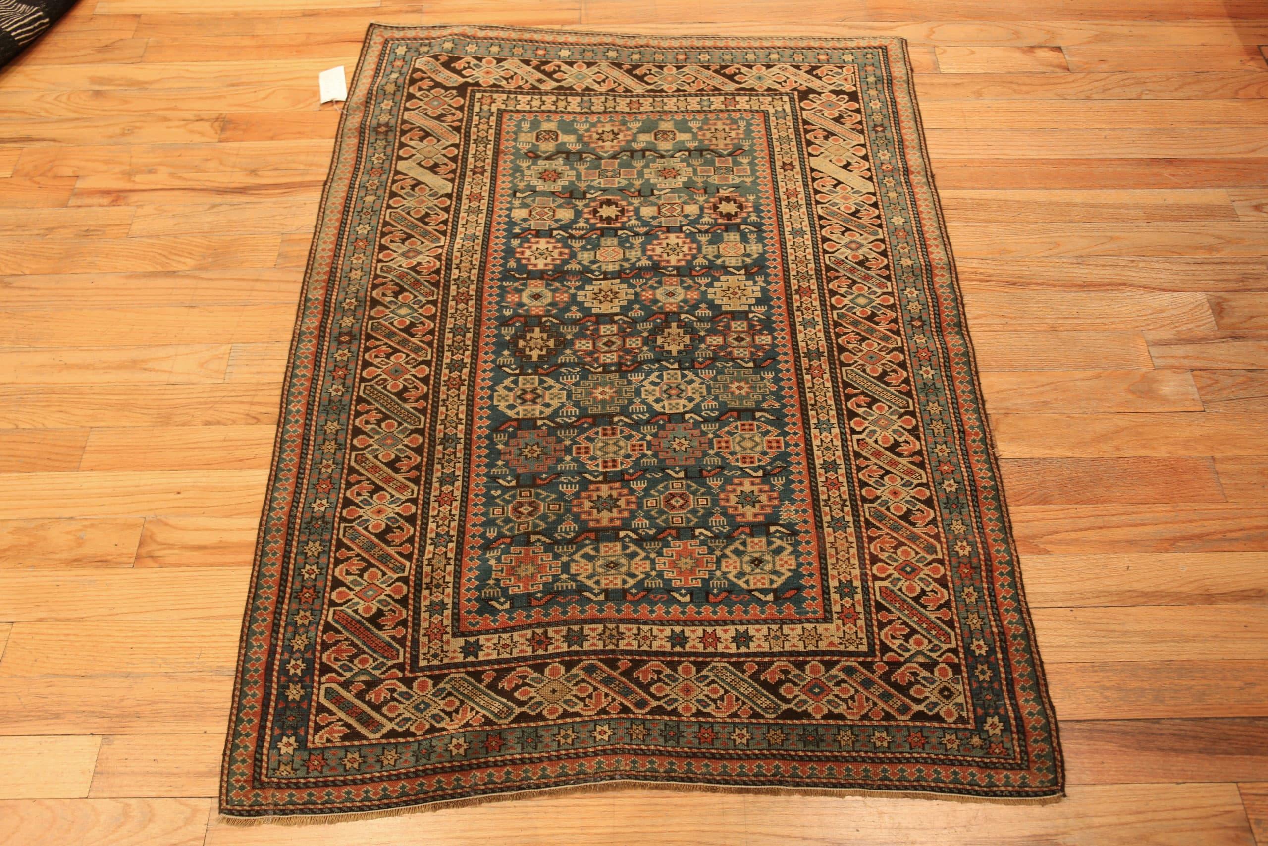 Antique Caucasian Chi Chi Rug. 4 ft x 5 ft 1 in In Good Condition For Sale In New York, NY
