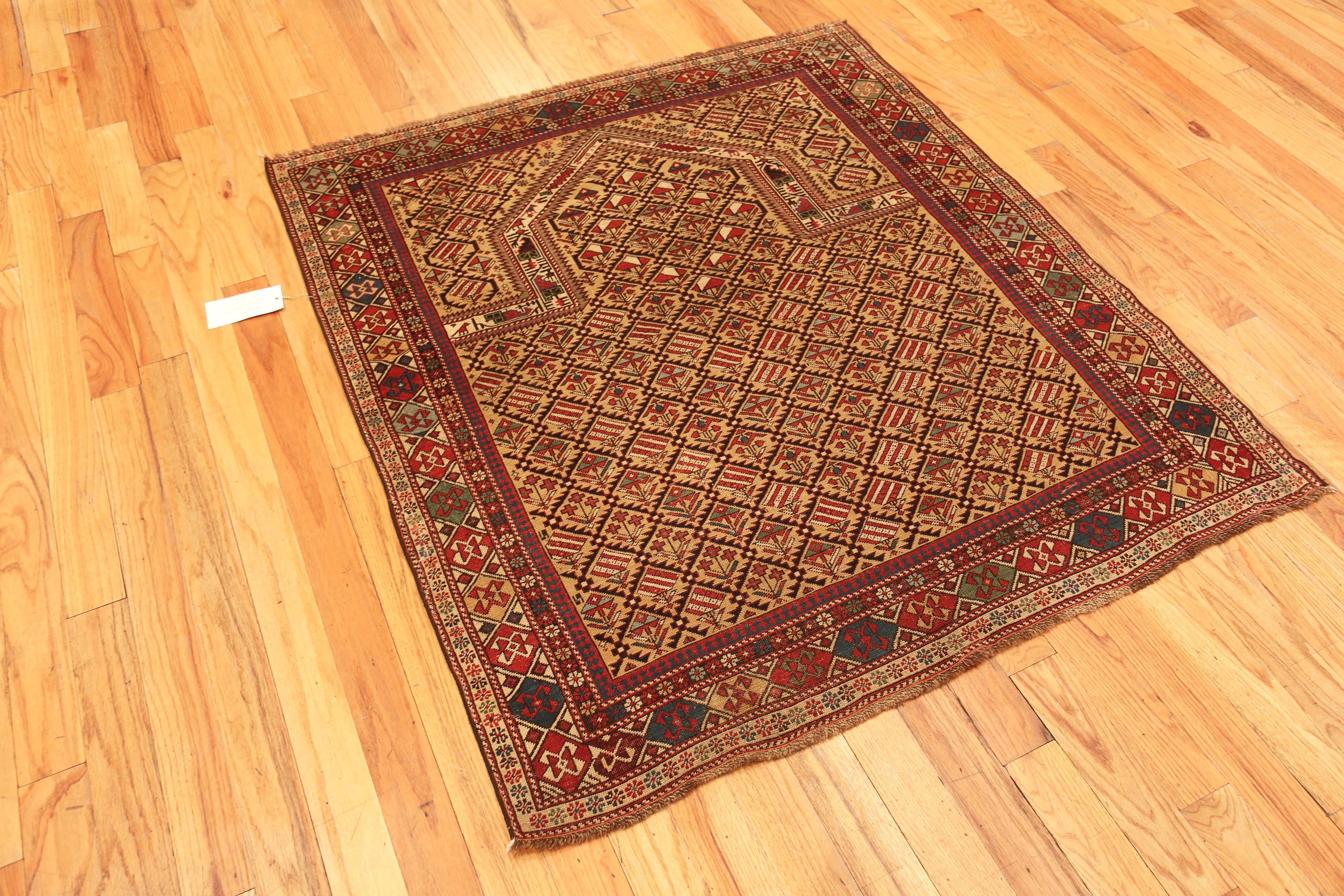 Hand-Knotted Antique Caucasian Dagestan Prayer Rug. Size: 5 ft x 4 ft 5in For Sale