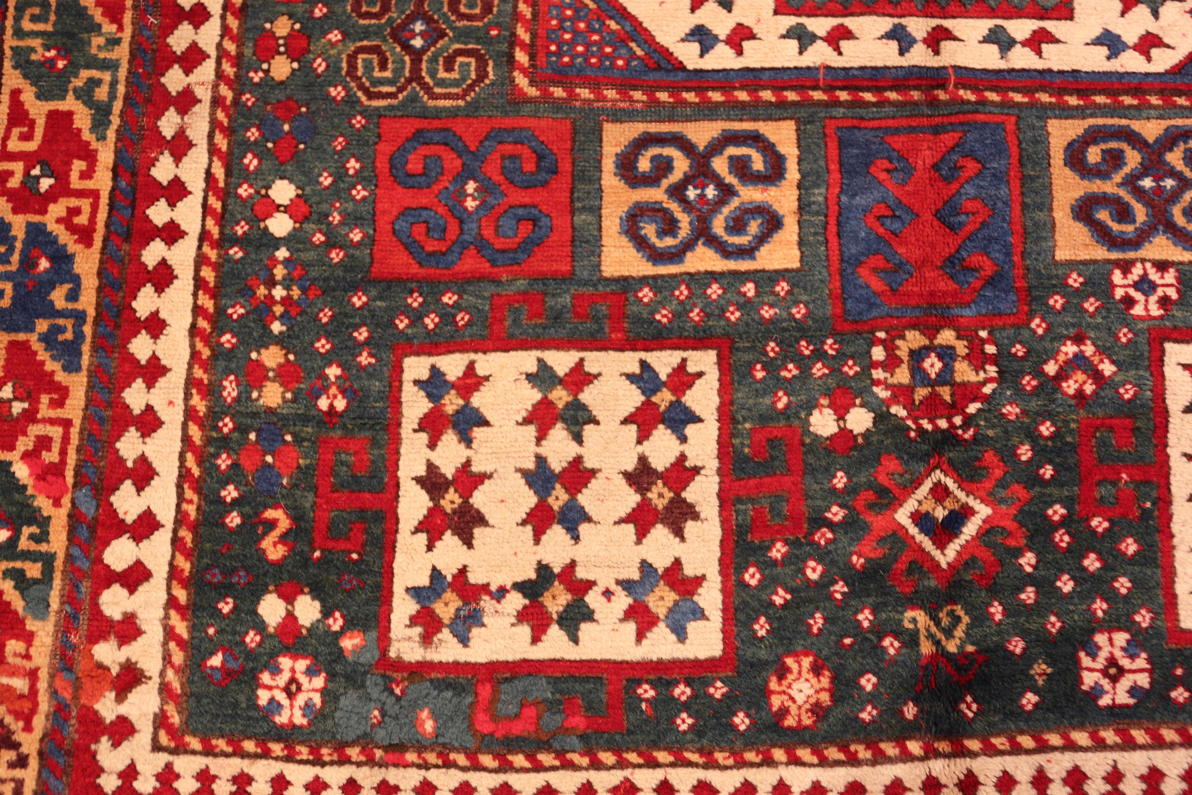 Nazmiyal Collection Antike kaukasischen Karachopf Kazak Teppich 5 ft 8 in x 7 ft 4 in im Angebot 2