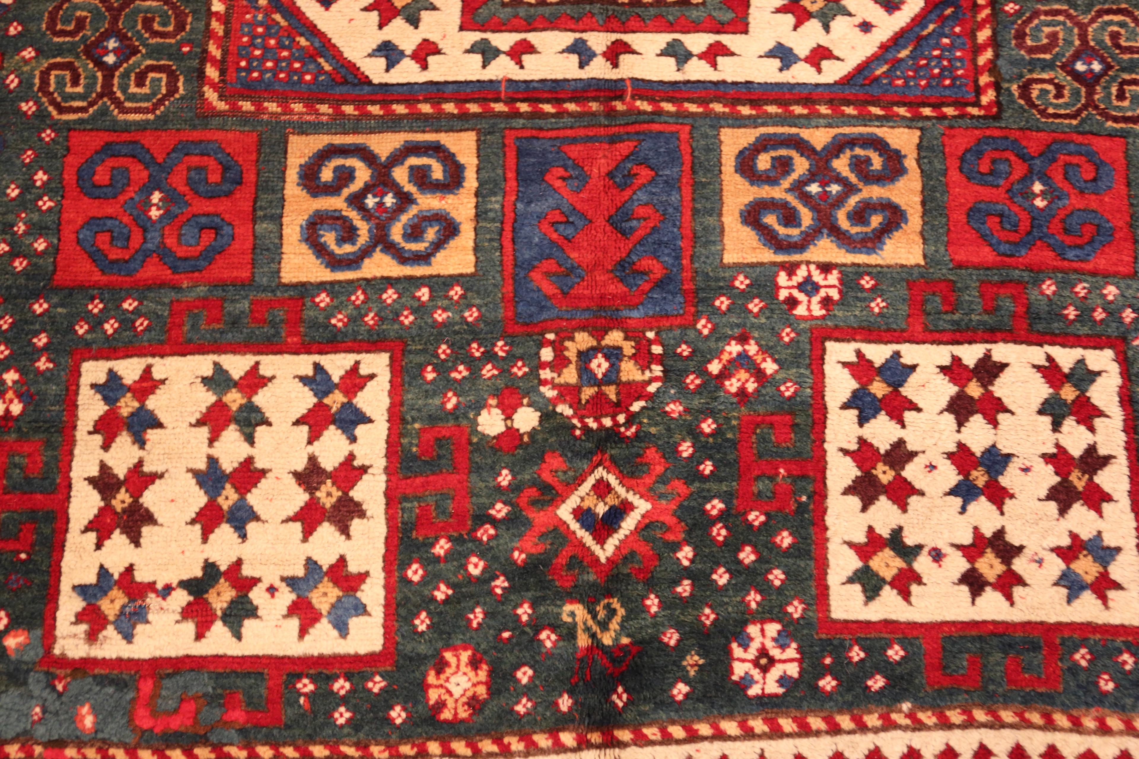 Nazmiyal Collection Antike kaukasischen Karachopf Kazak Teppich 5 ft 8 in x 7 ft 4 in im Angebot 3