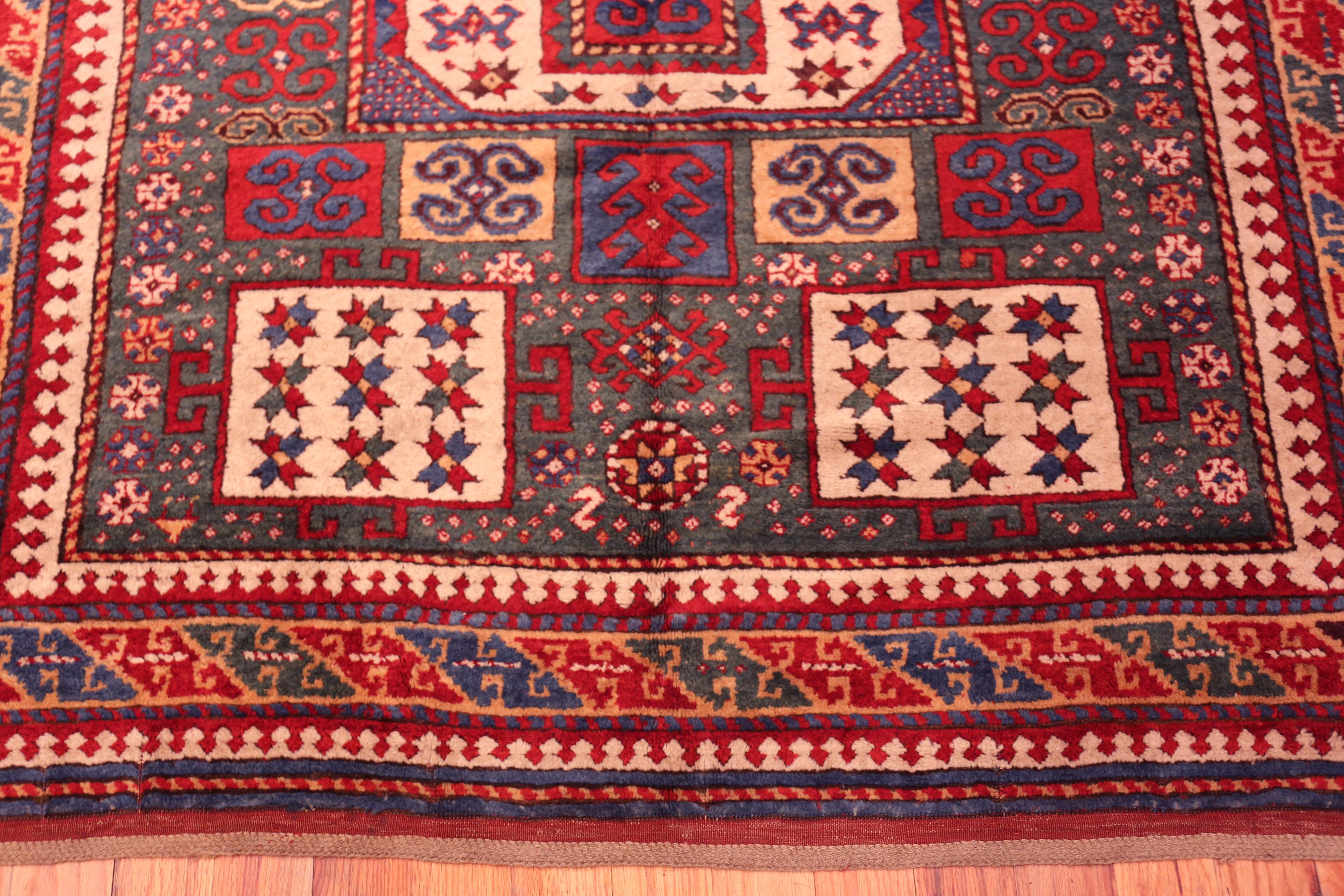 Nazmiyal Collection Antike kaukasischen Karachopf Kazak Teppich 5 ft 8 in x 7 ft 4 in im Zustand „Gut“ im Angebot in New York, NY